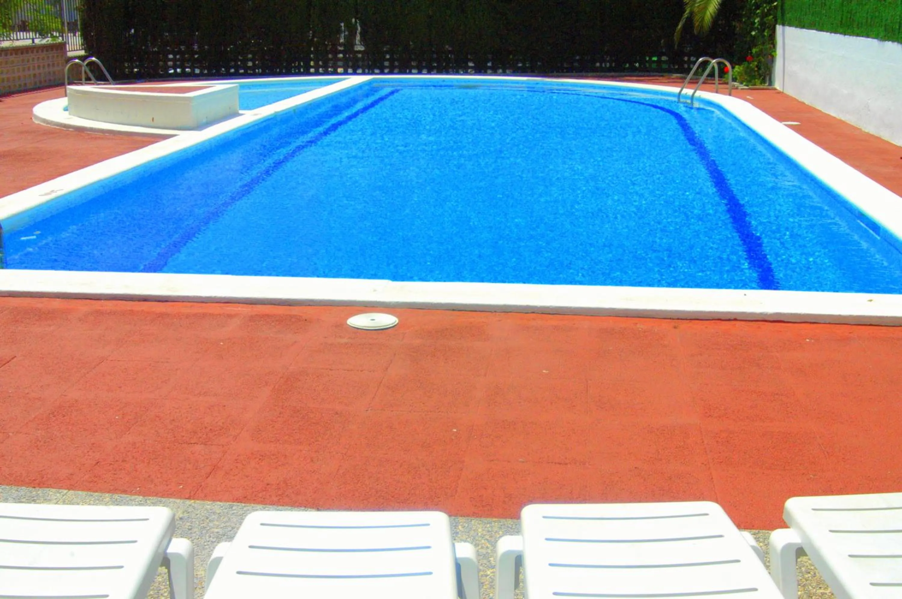 Swimming pool in Zahara Rentalmar
