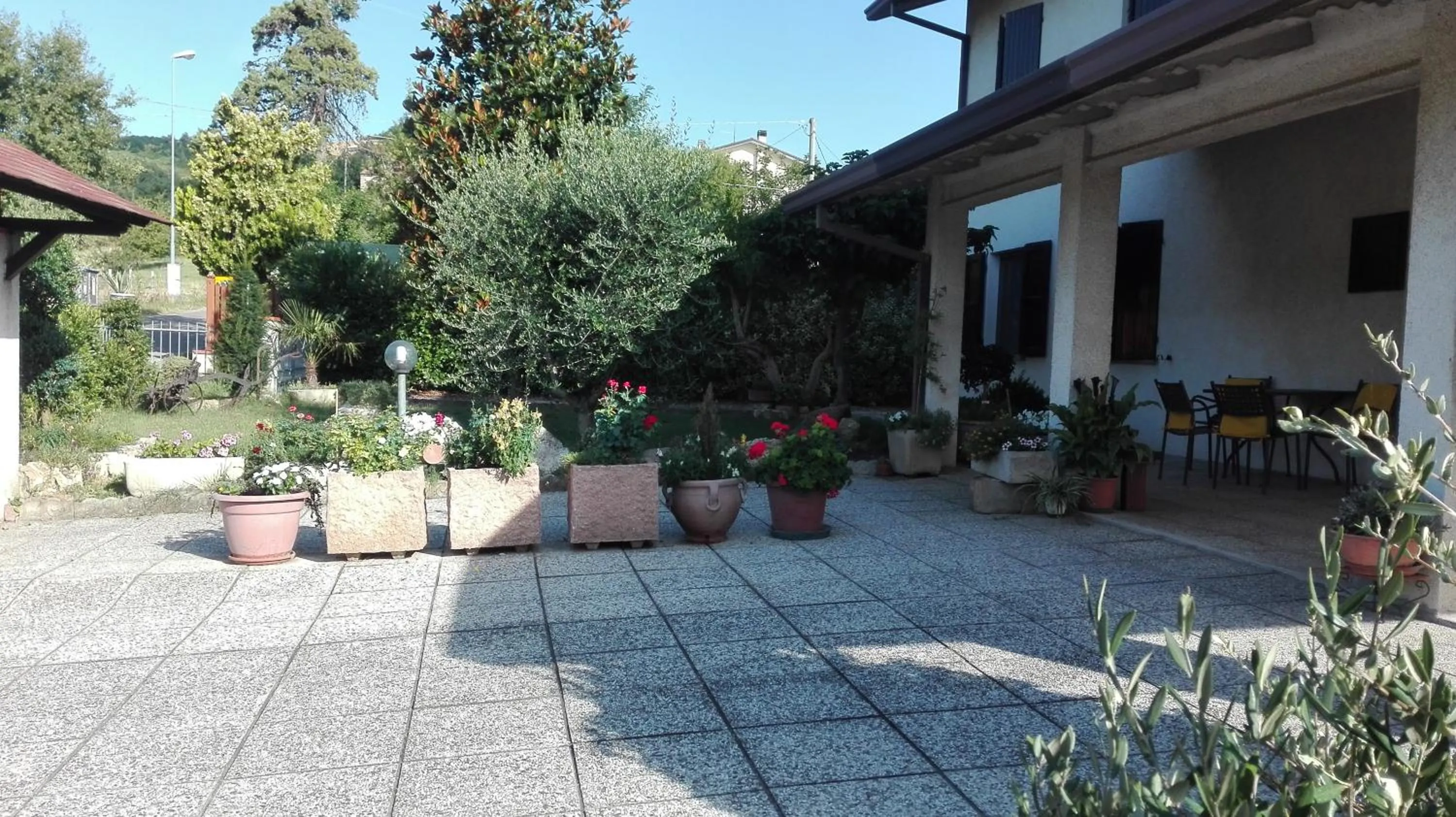 Garden view in B&B RIPALTA