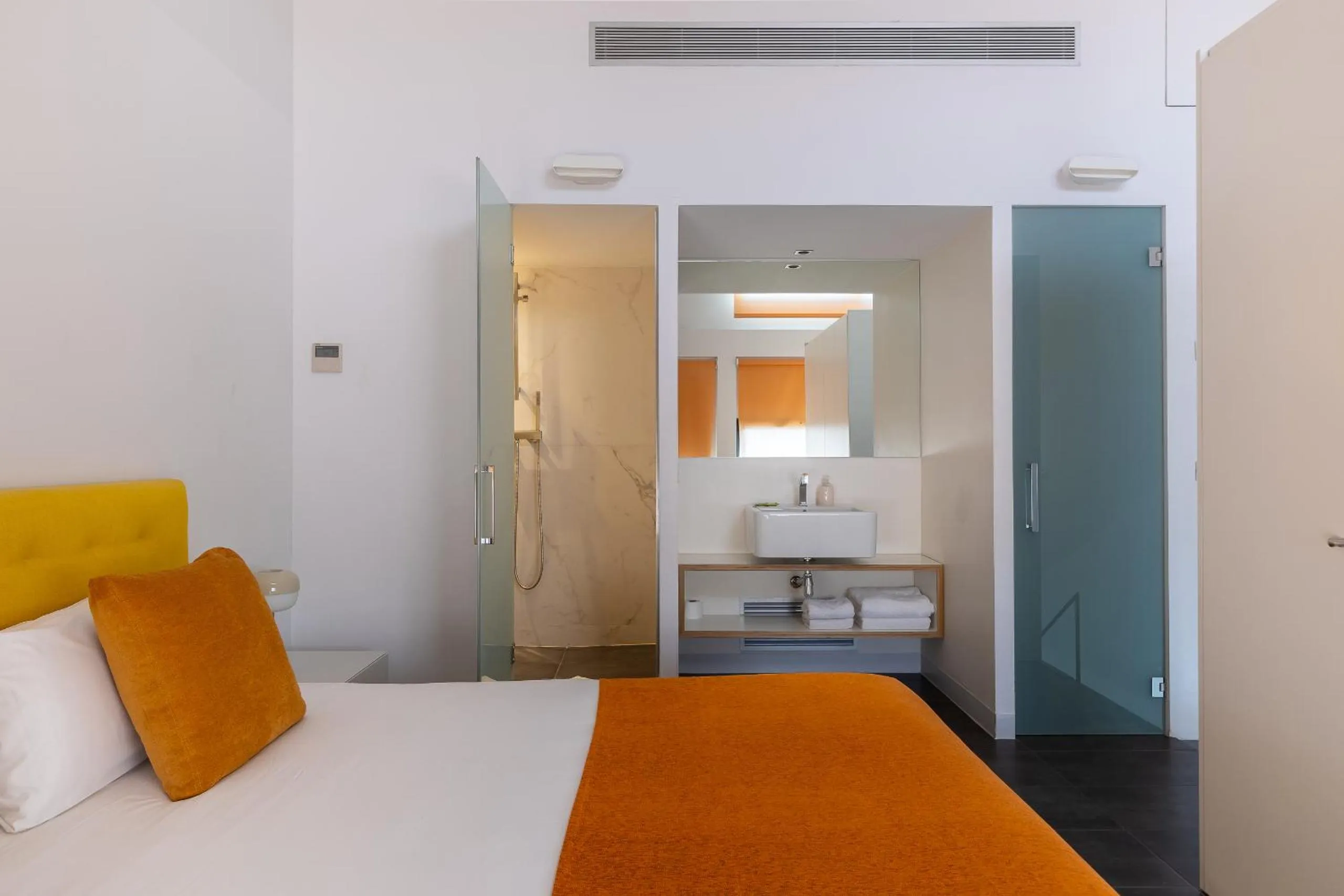 Bedroom, Bed in Cosmo Apartments Sants