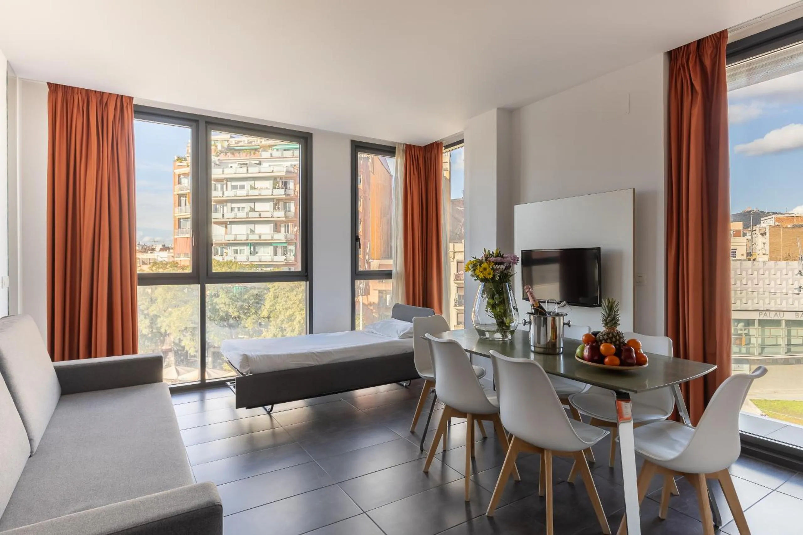 TV and multimedia in Cosmo Apartments Sants