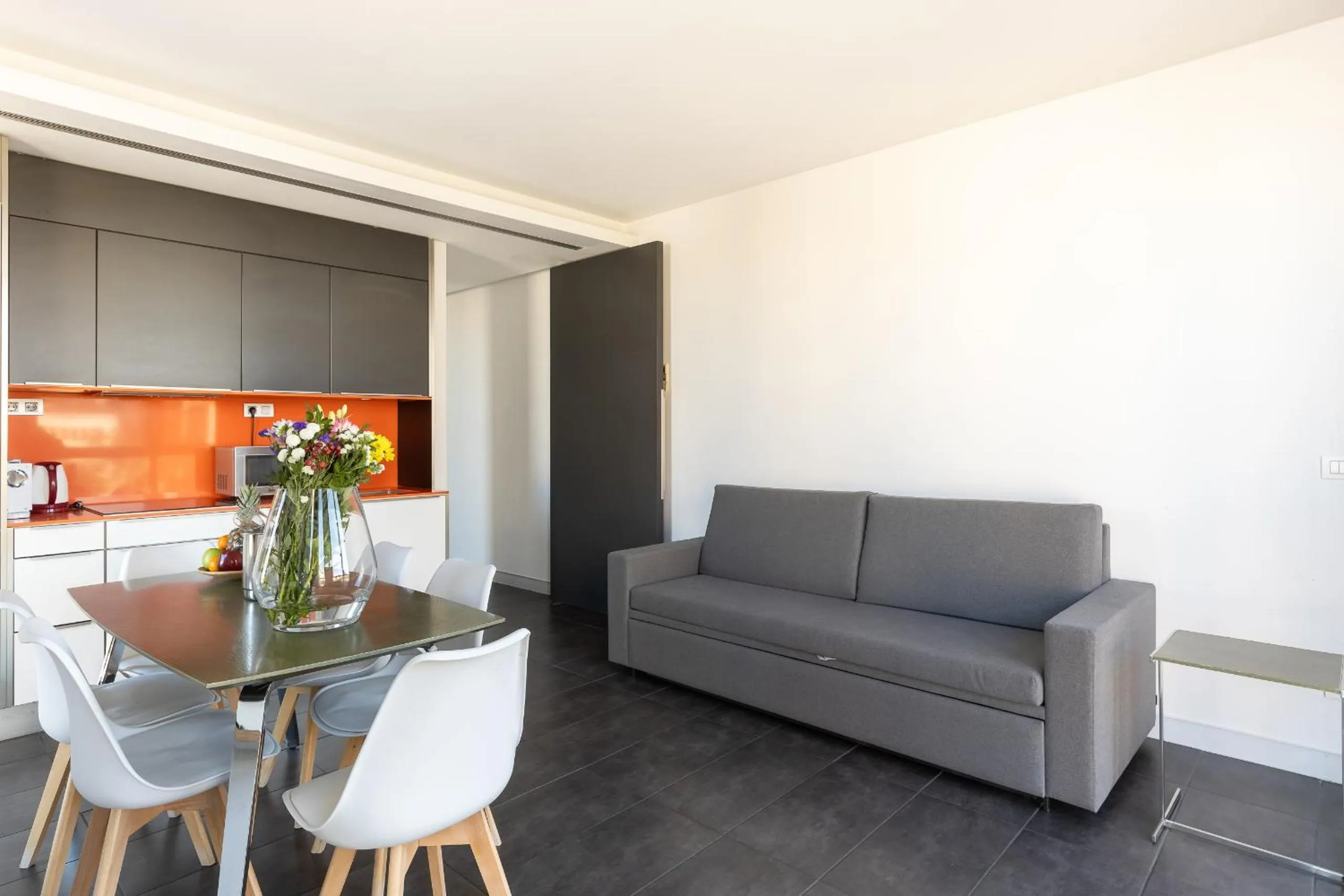 Kitchen or kitchenette in Cosmo Apartments Sants