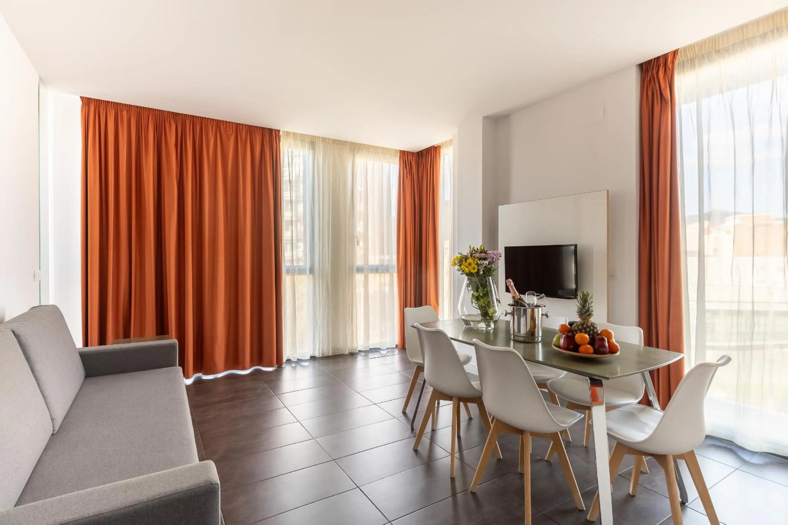 TV and multimedia in Cosmo Apartments Sants