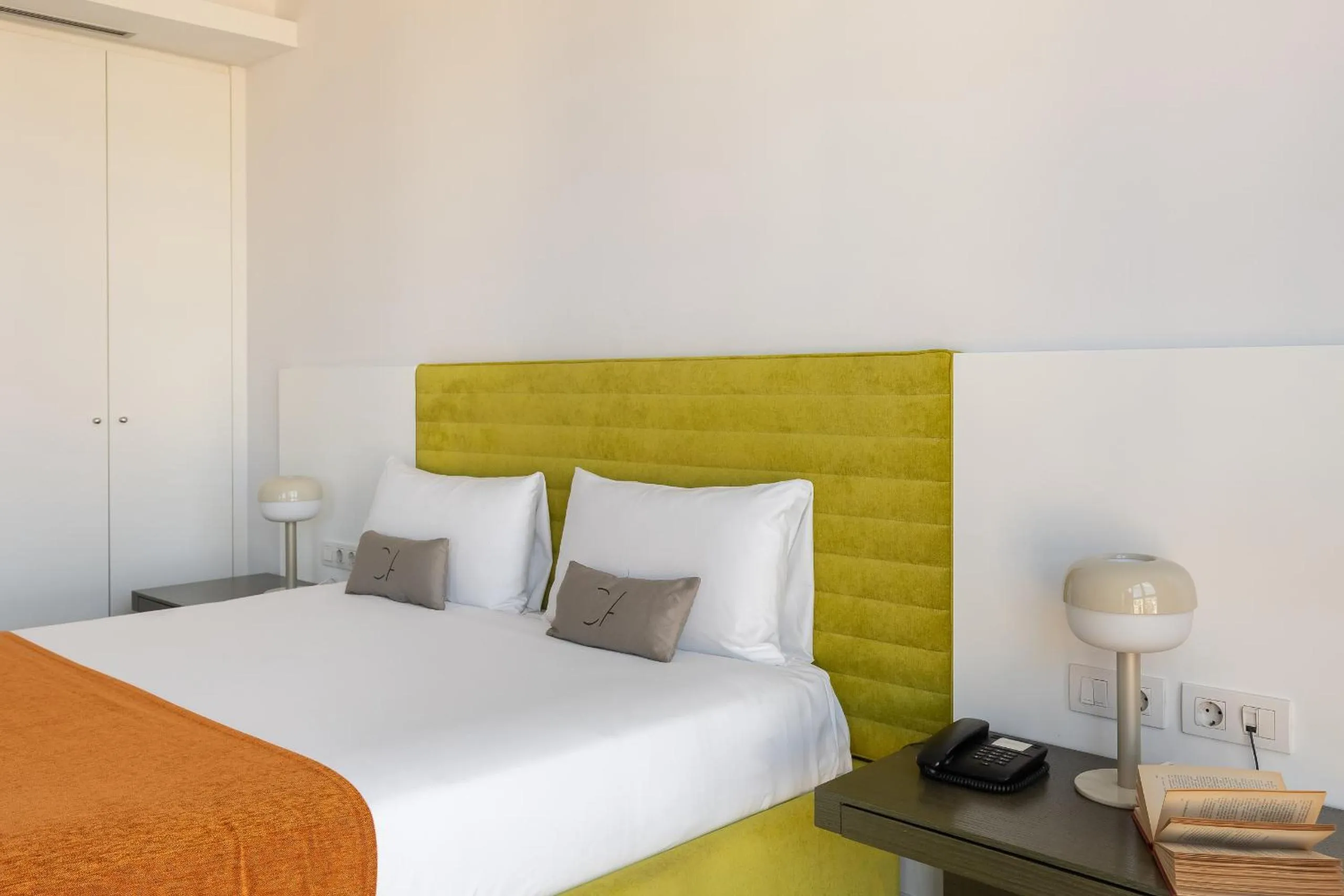 Bedroom, Bed in Cosmo Apartments Sants