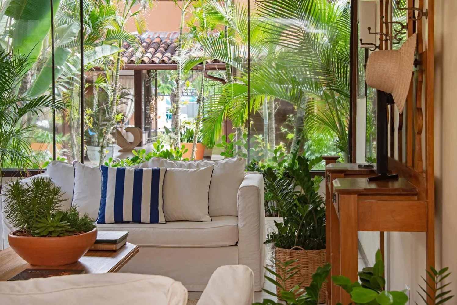 Lounge or bar in Le Relais La Borie