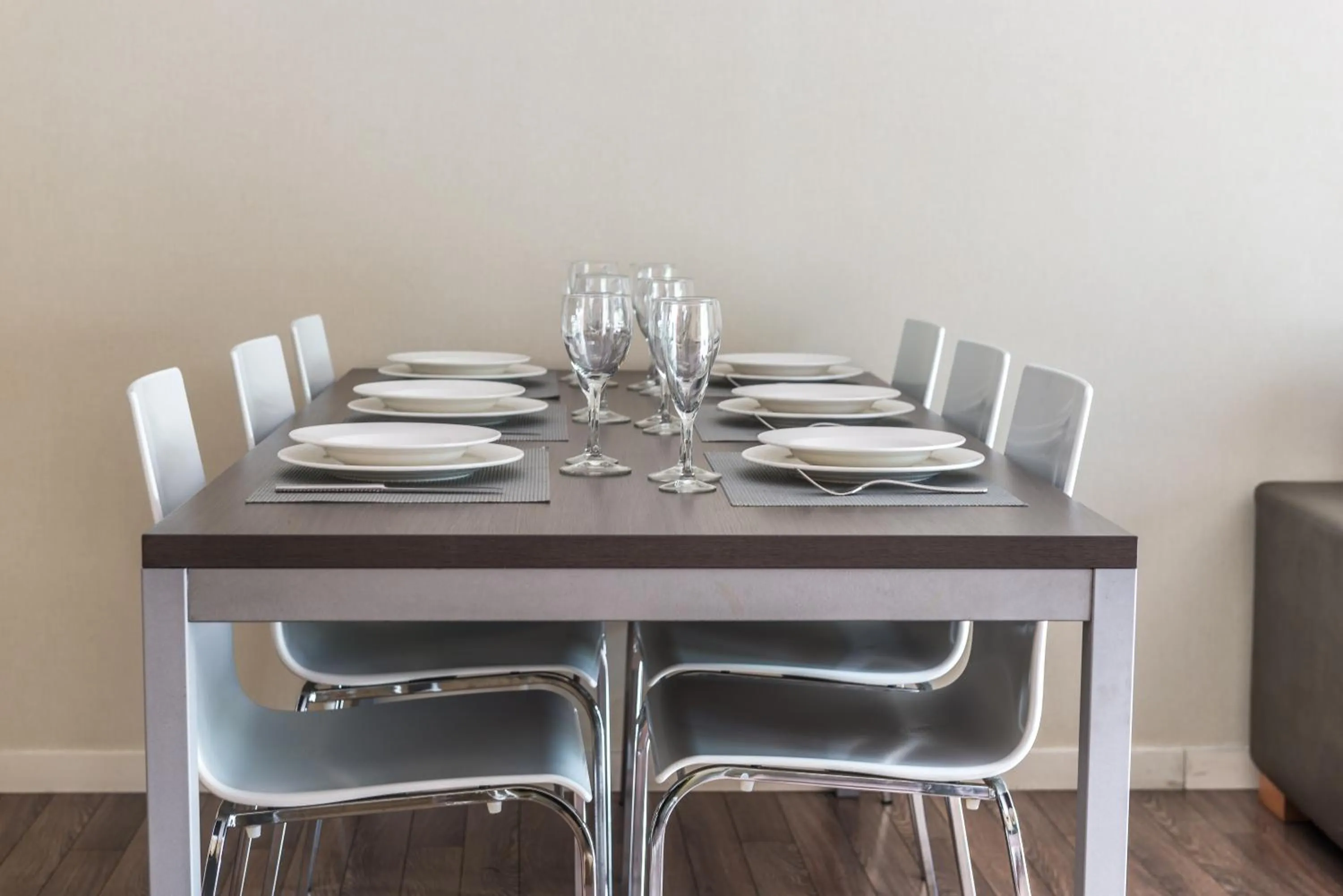 Dining area in Casp 74 Apartments
