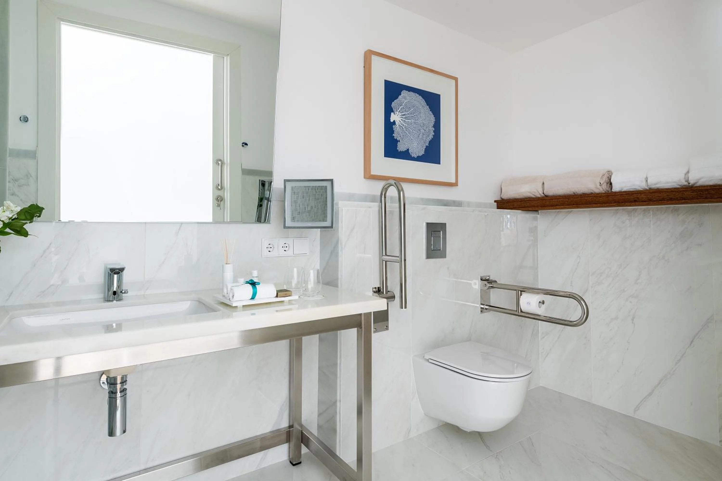 Bathroom in Hotel Fariones