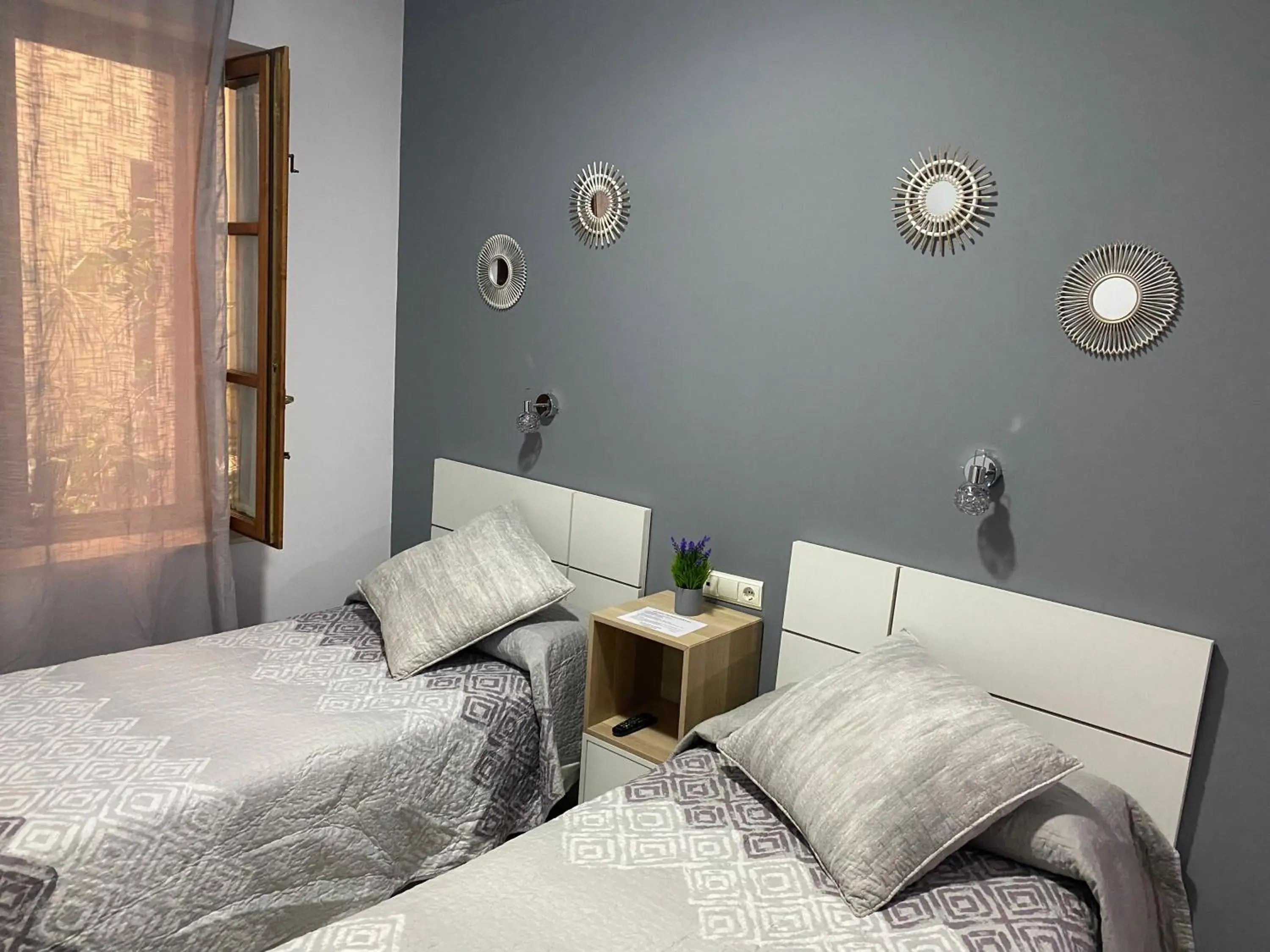 Standard Triple Room in Hostal Puerta Carmona Standard Triple Room in Hostal Puerta Carmona