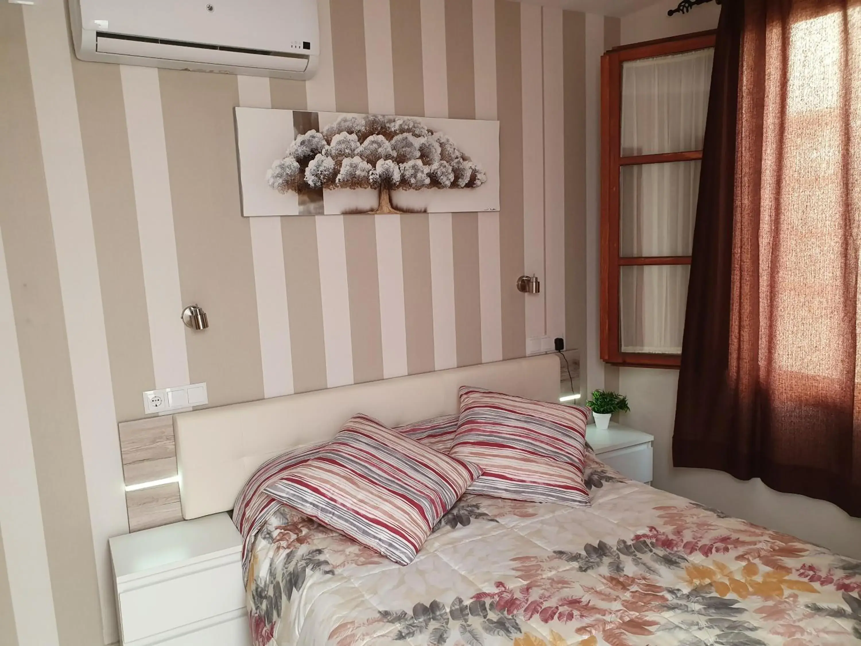 Deluxe Double Room with Shower in Hostal Puerta Carmona Deluxe Double Room with Shower in Hostal Puerta Carmona