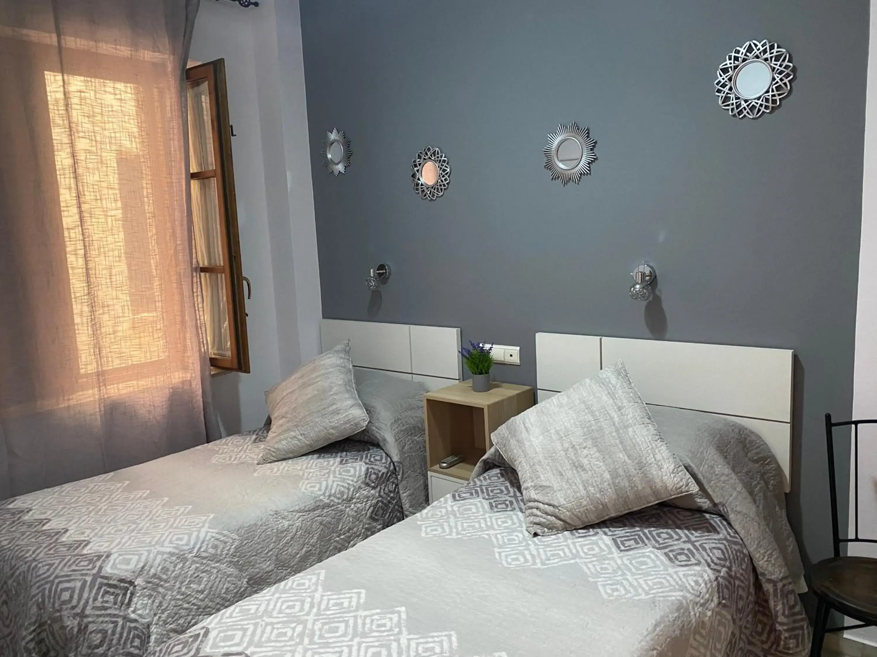 Standard Triple Room in Hostal Puerta Carmona Standard Triple Room in Hostal Puerta Carmona