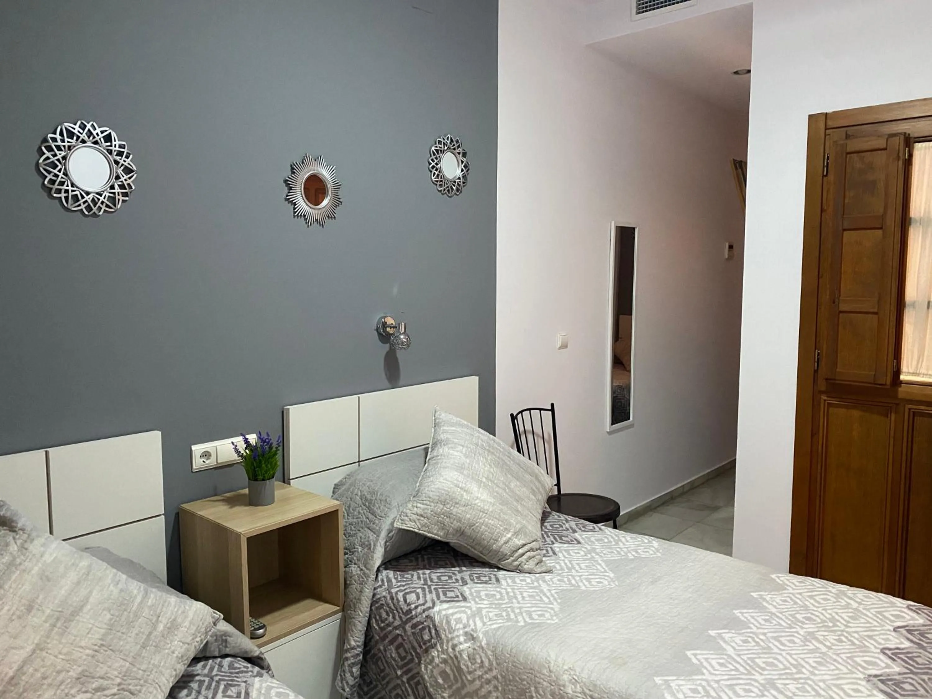 Standard Triple Room in Hostal Puerta Carmona