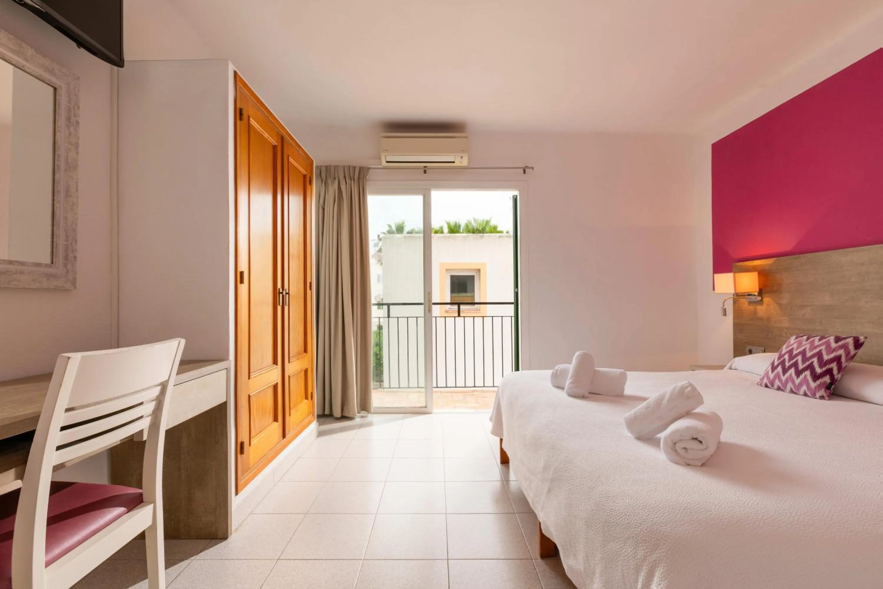 Bedroom, Bed in Hostal Marí