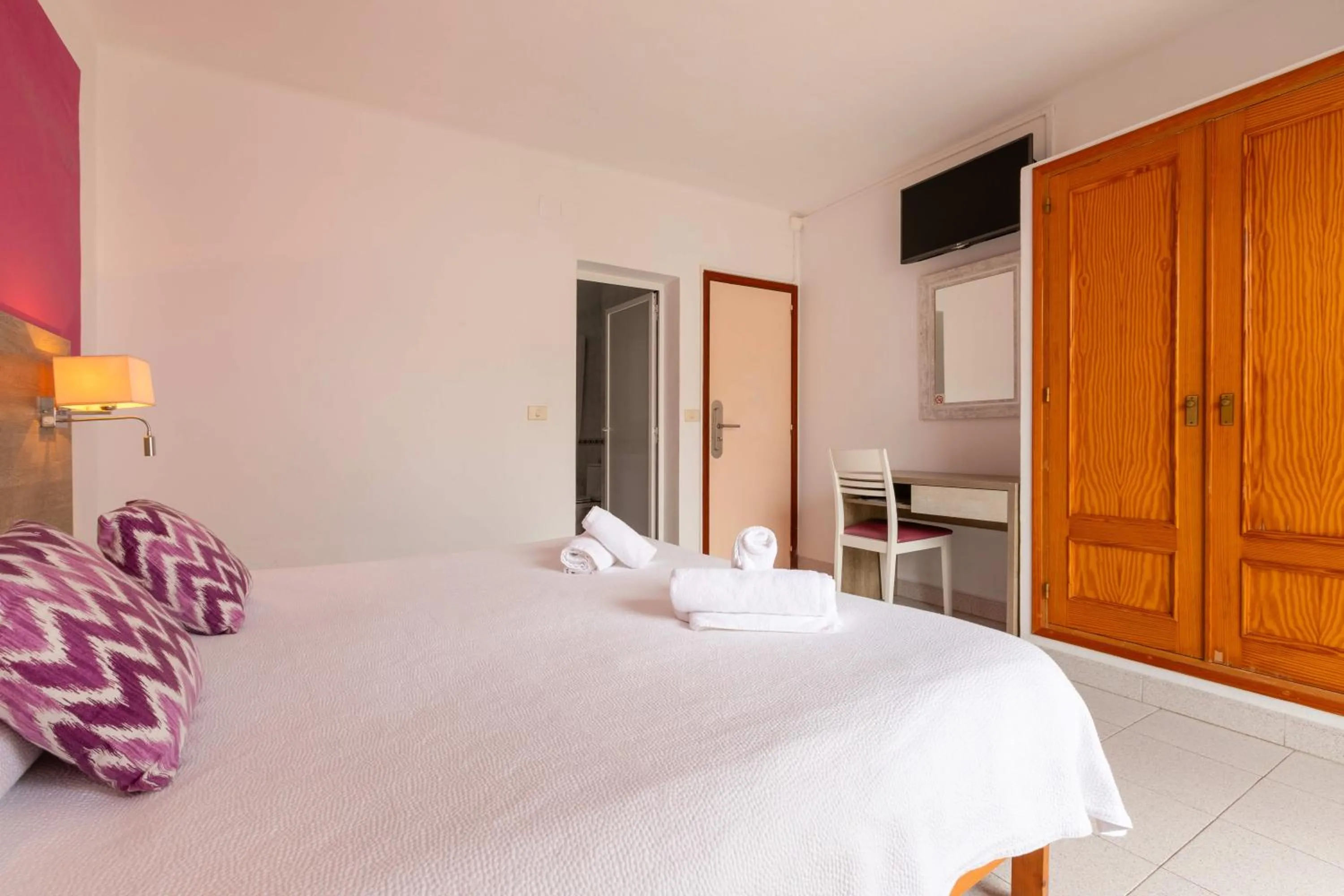 Bedroom, Bed in Hostal Marí