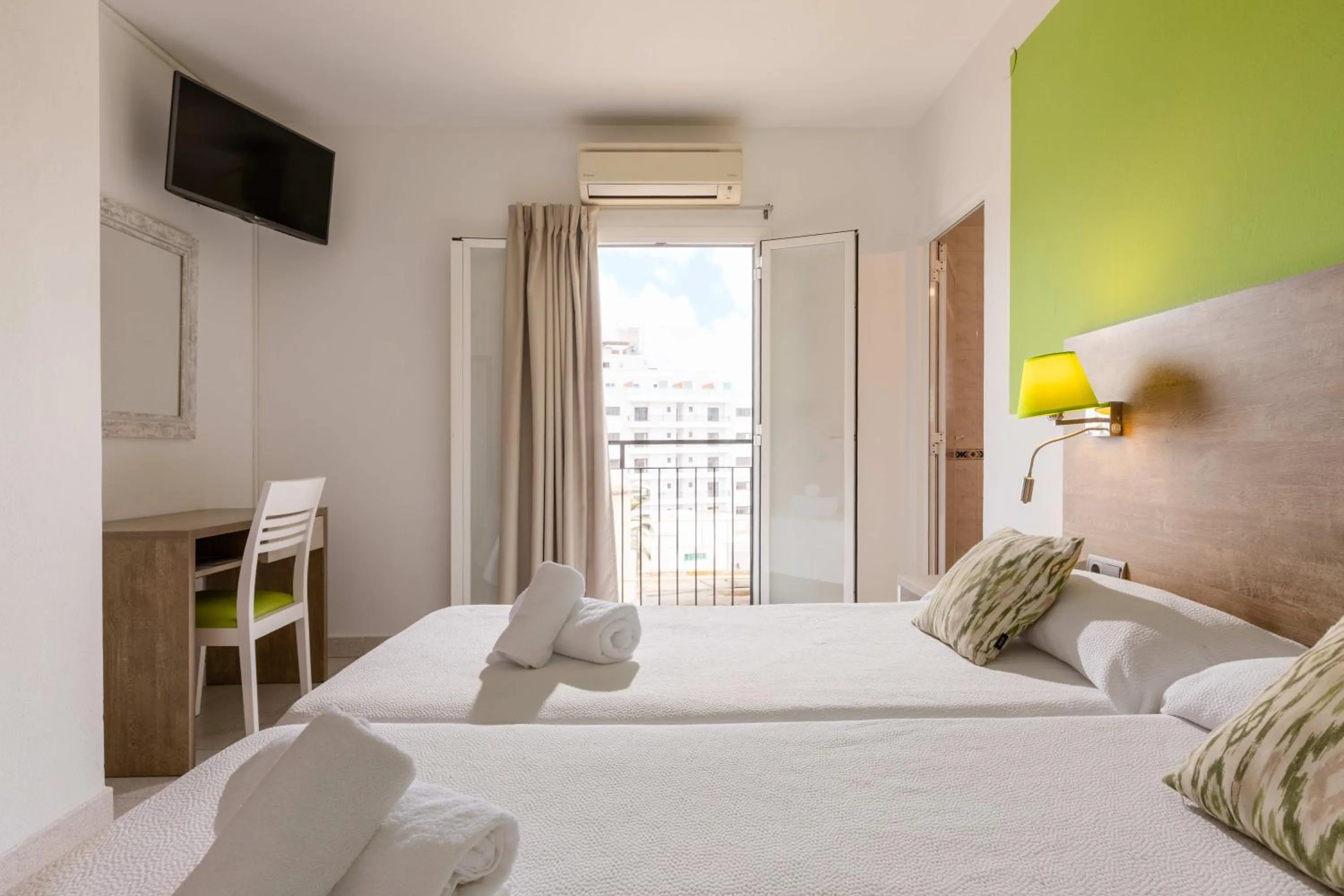 Bedroom, Bed in Hostal Marí