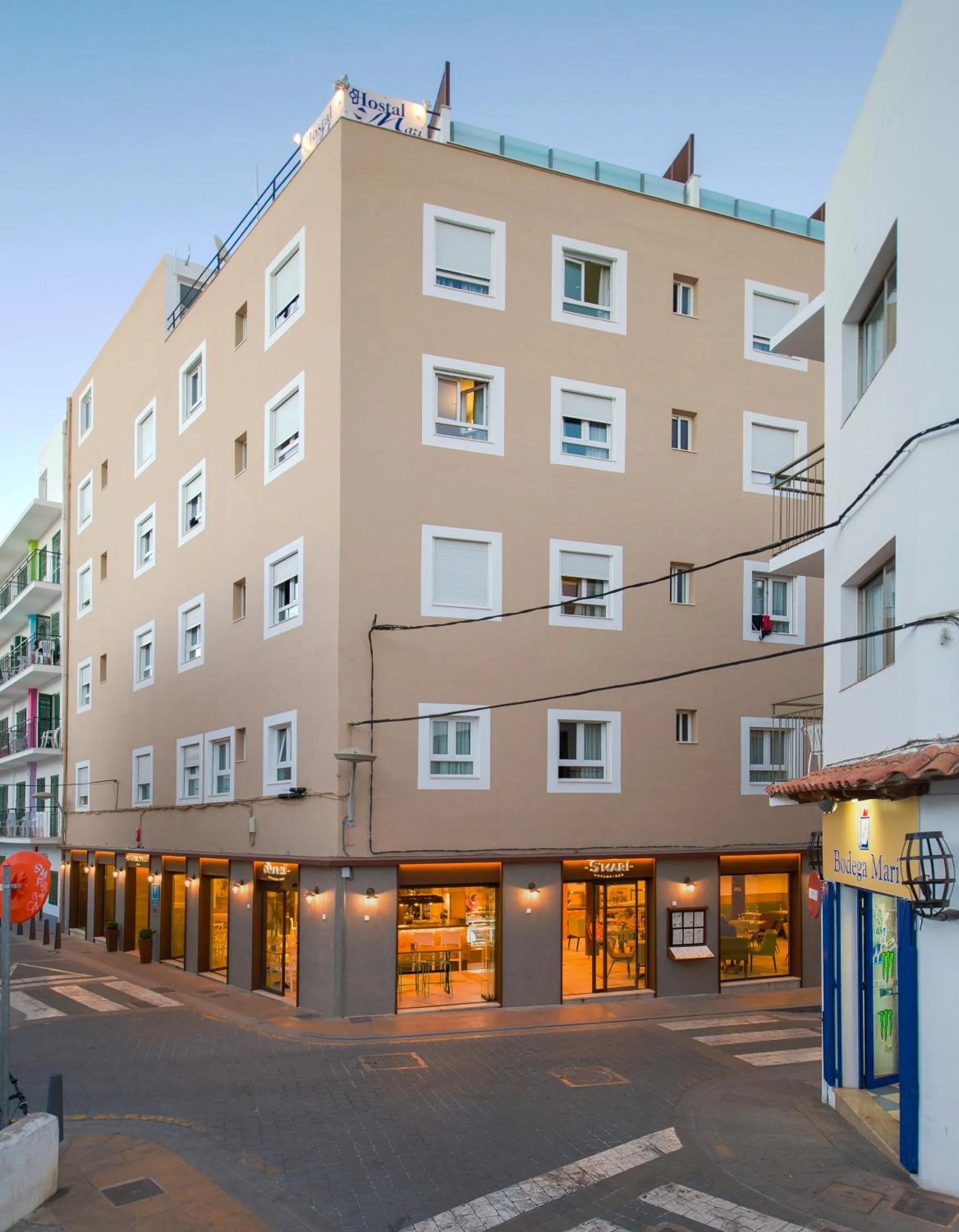 Facade/entrance in Hostal Marí