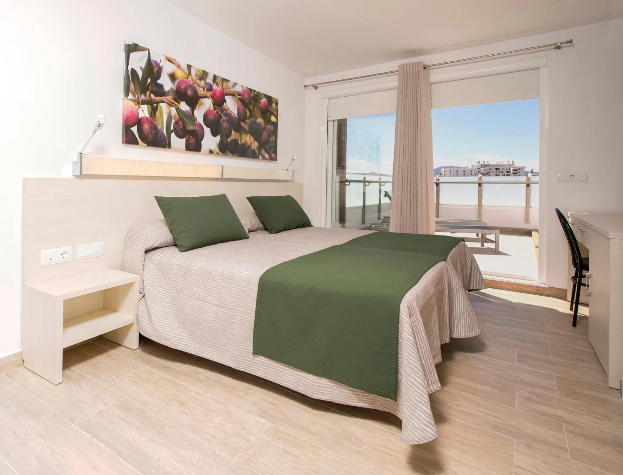 Balcony/Terrace, Bed in Hostal Marí