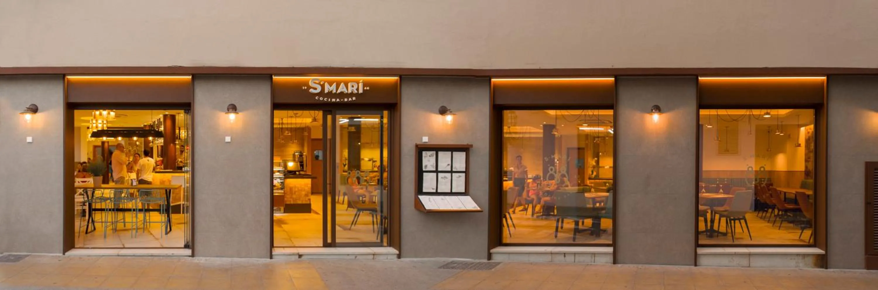 Facade/entrance in Hostal Marí