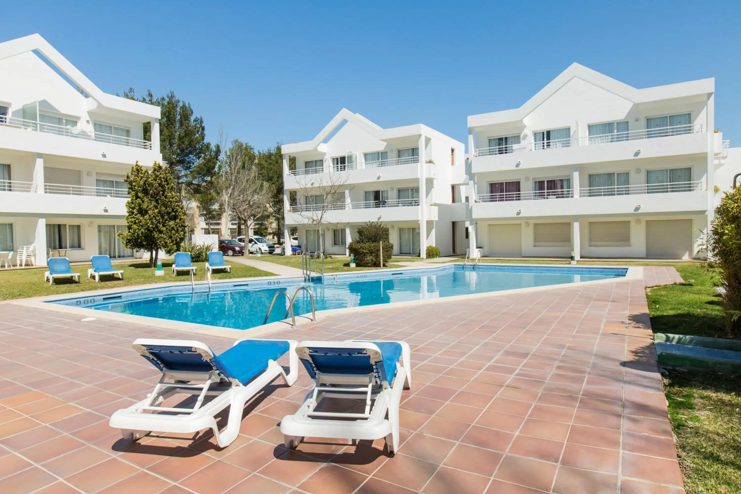 Swimming pool in Apartamentos Habitat
