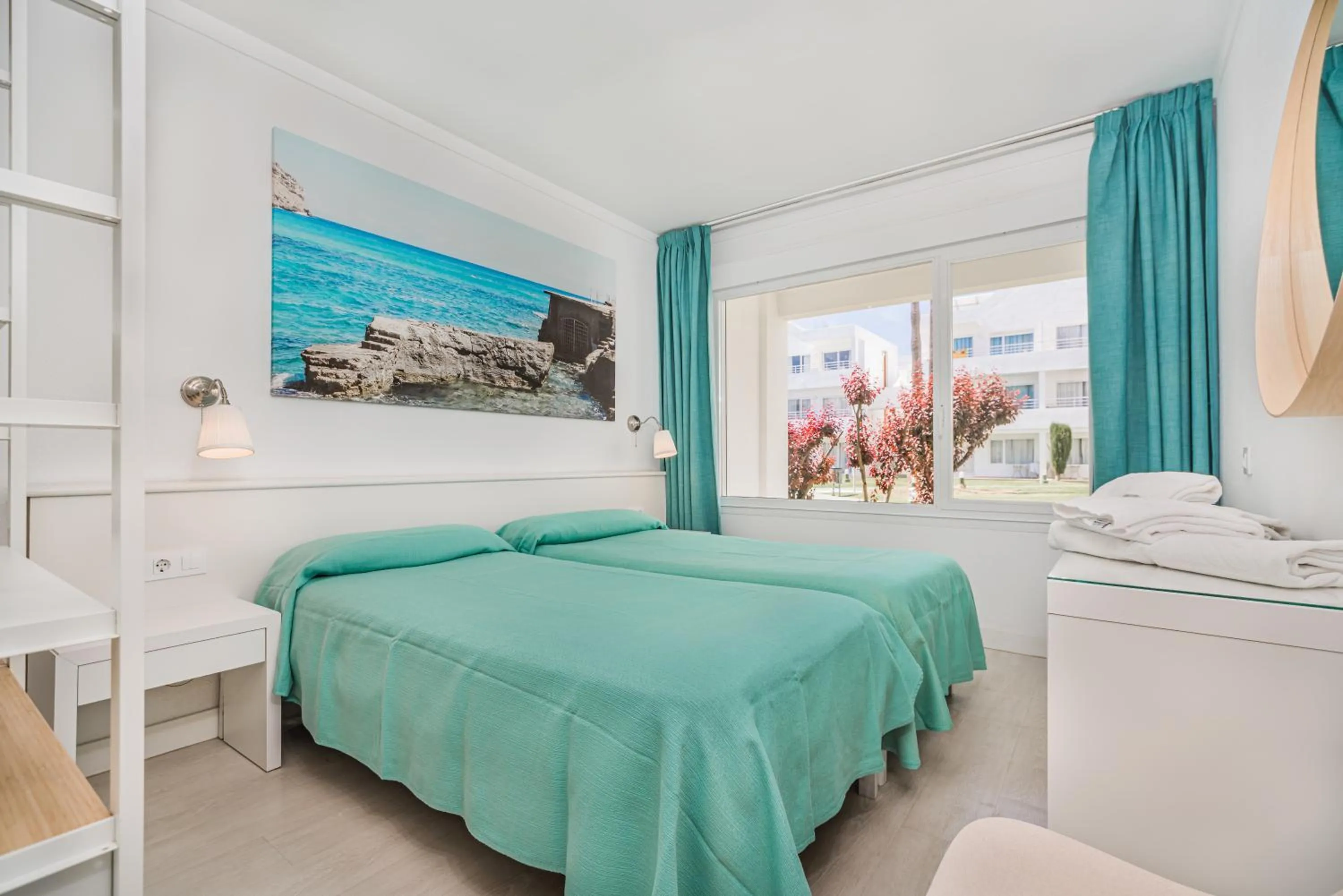 Bedroom, Bed in Apartamentos Habitat