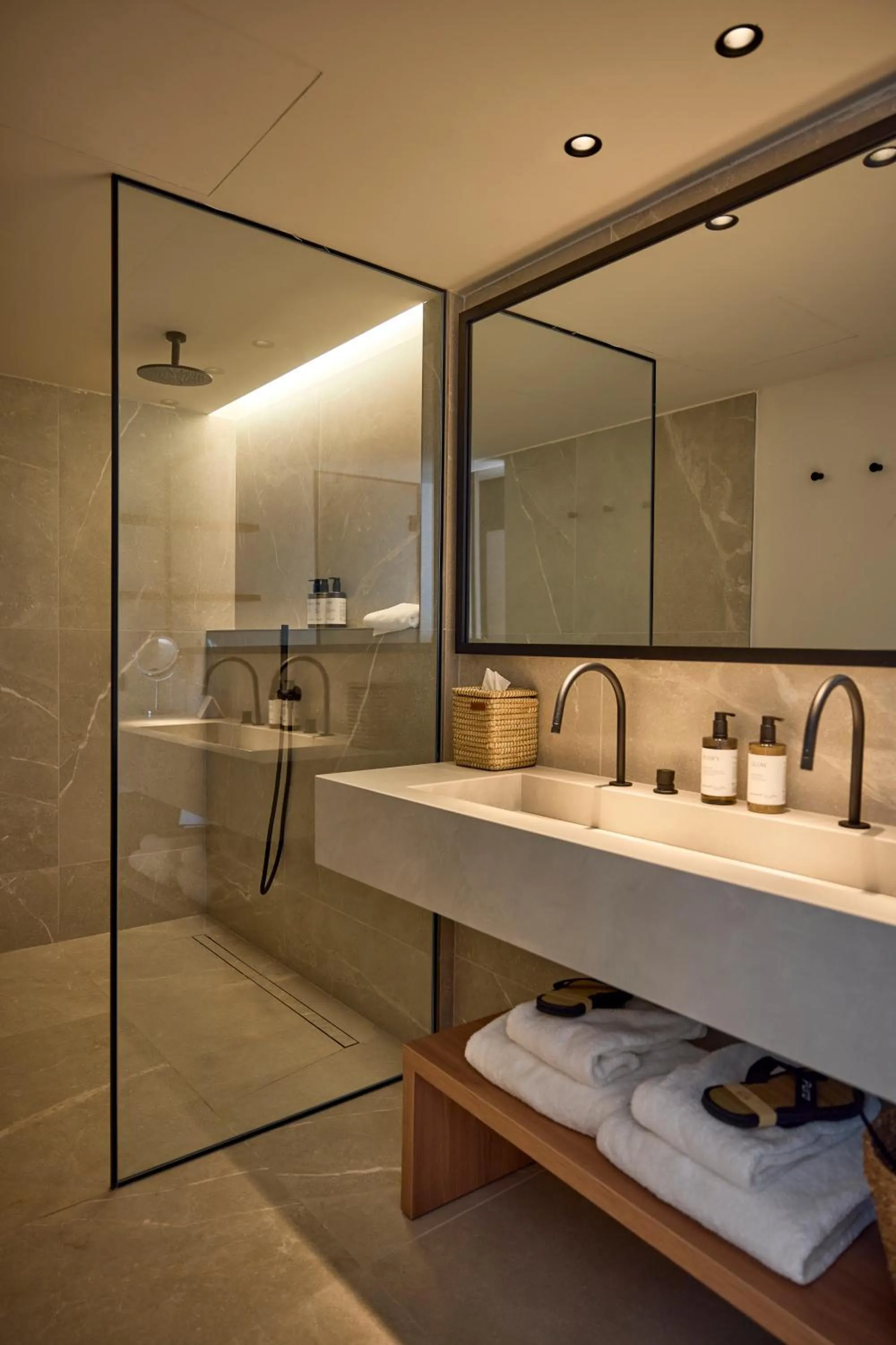 Shower in Purobeach Resort Santa Ponsa - New Opening