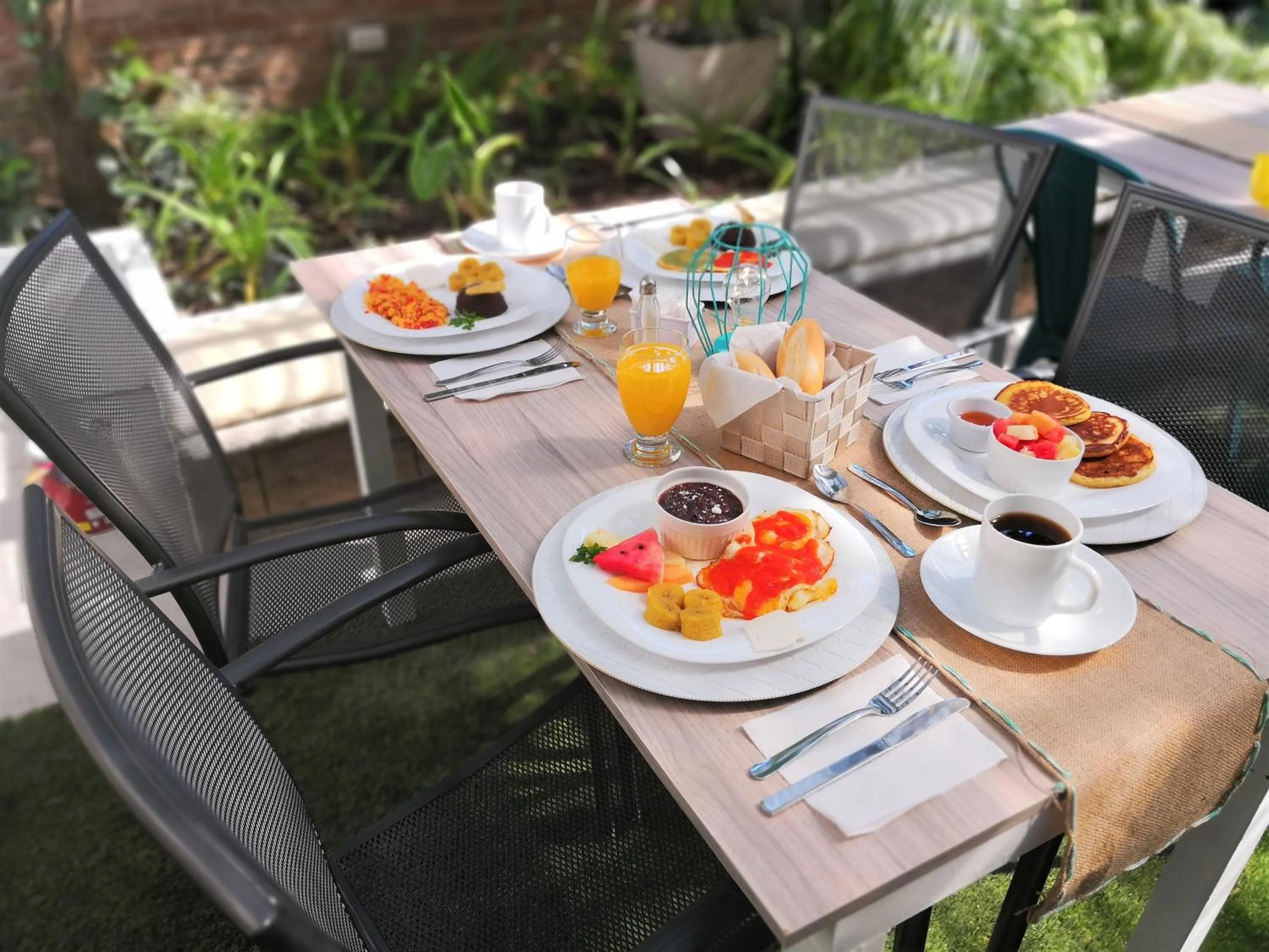 Breakfast in Meraki Boutique Hotel