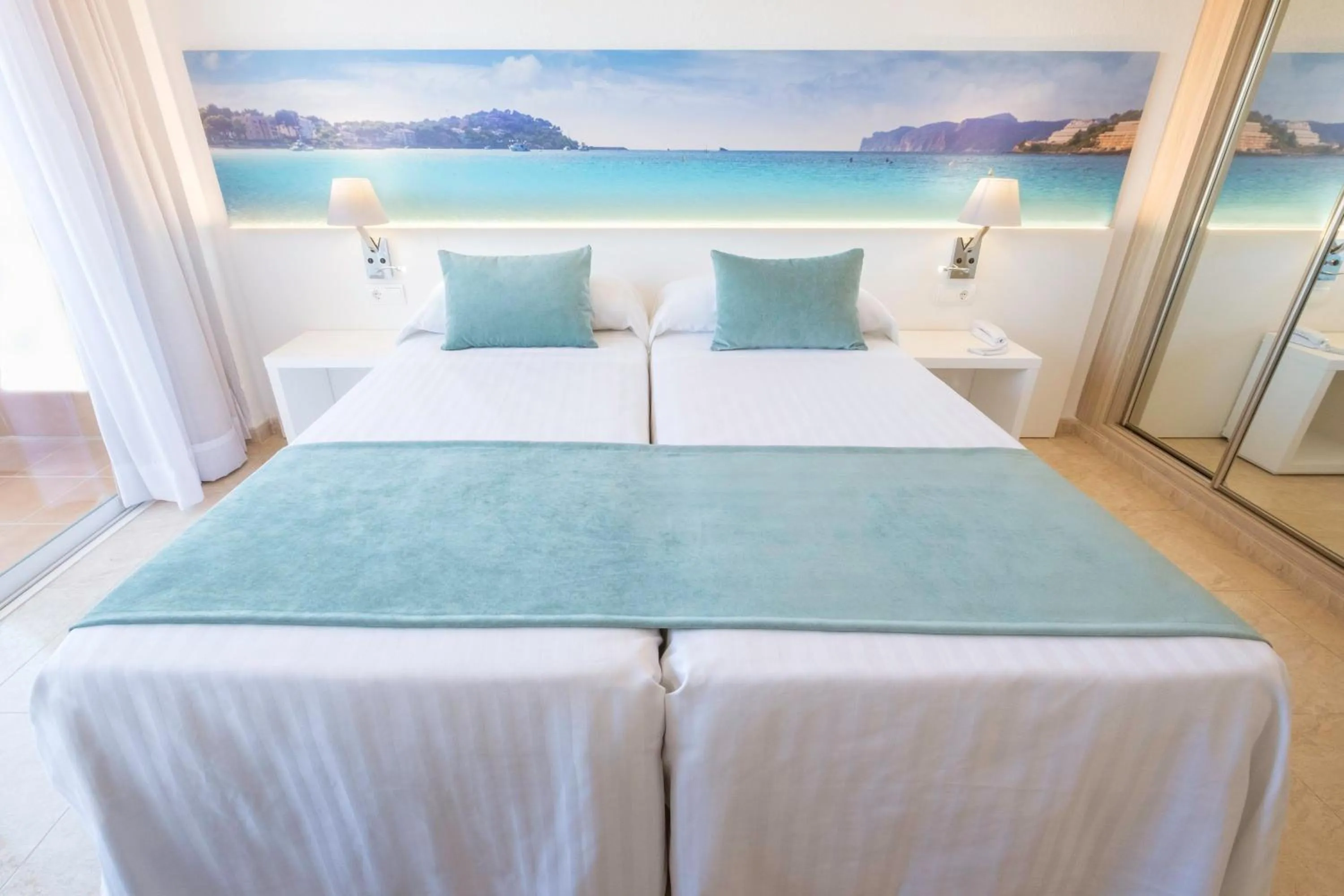 Bed in azuLine Hotel Bahamas y Bahamas II