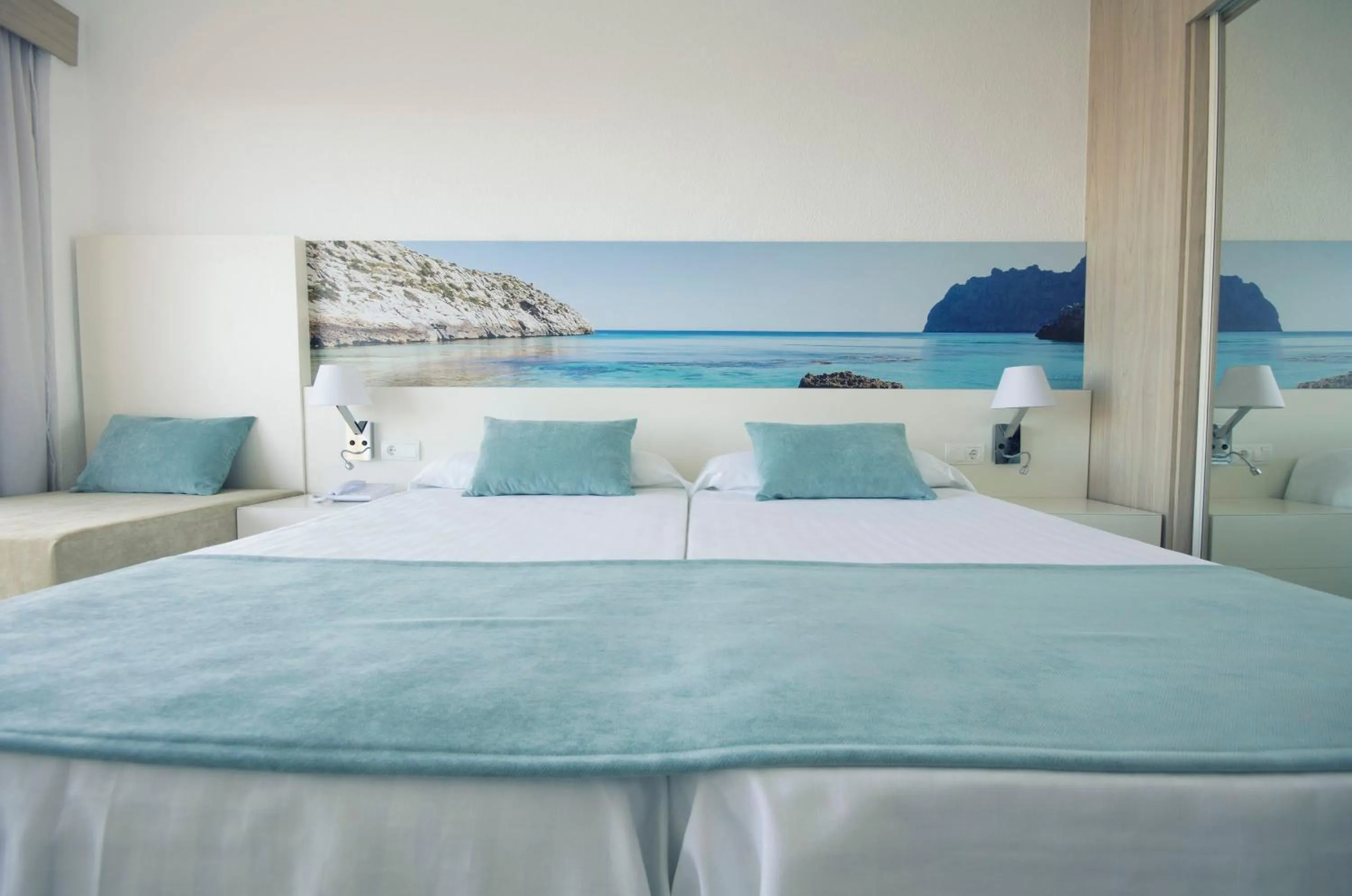Photo of the whole room, Bed in azuLine Hotel Bahamas y Bahamas II