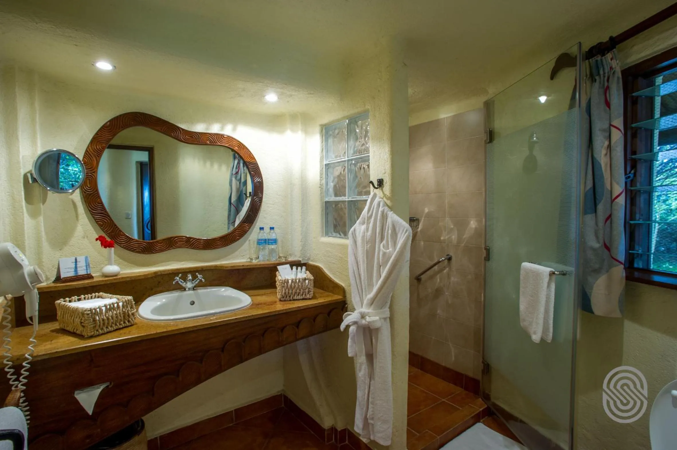 Bathroom in Lake Manyara Serena Safari Lodge