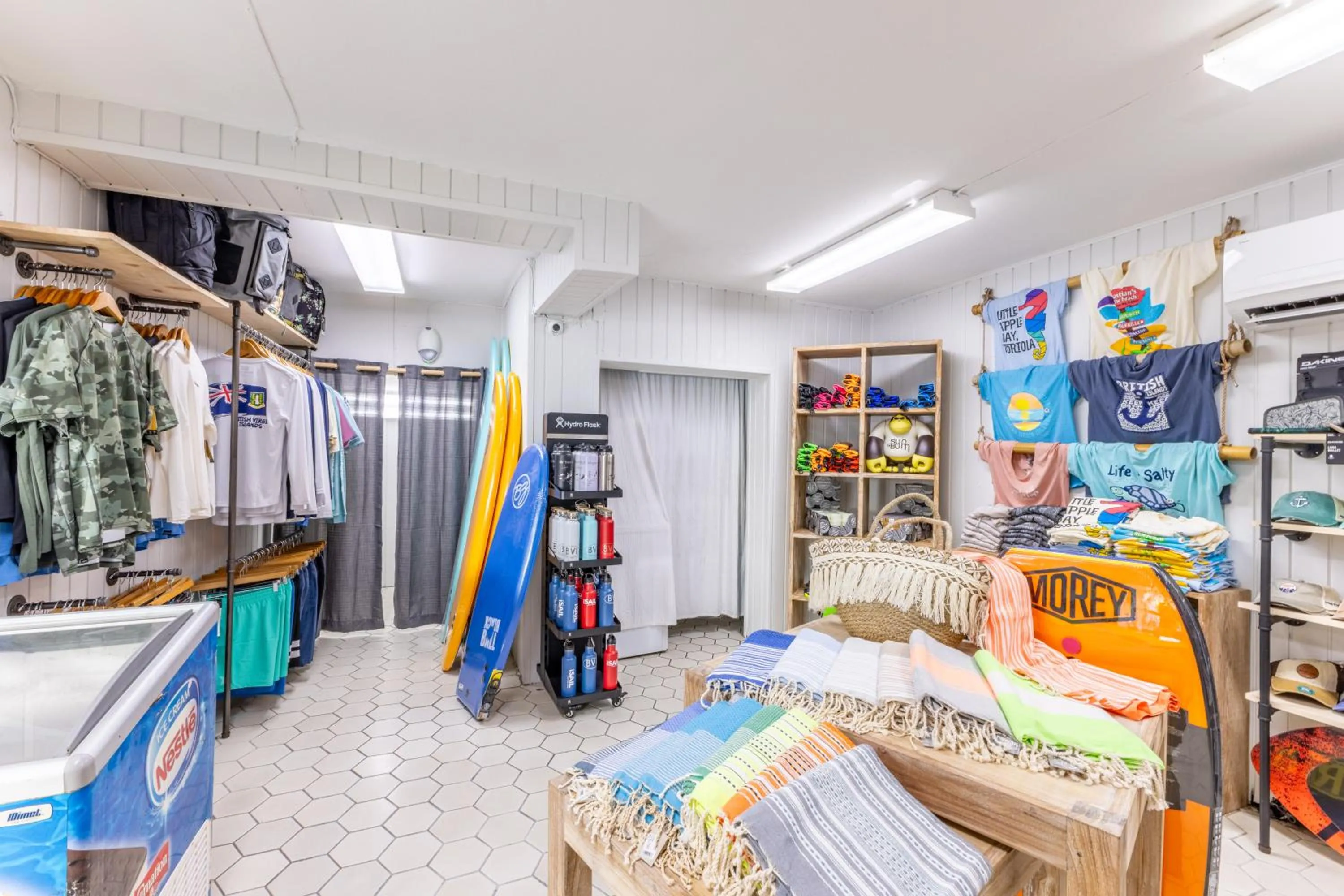 On-site shops in Sebastian's on the beach hotel