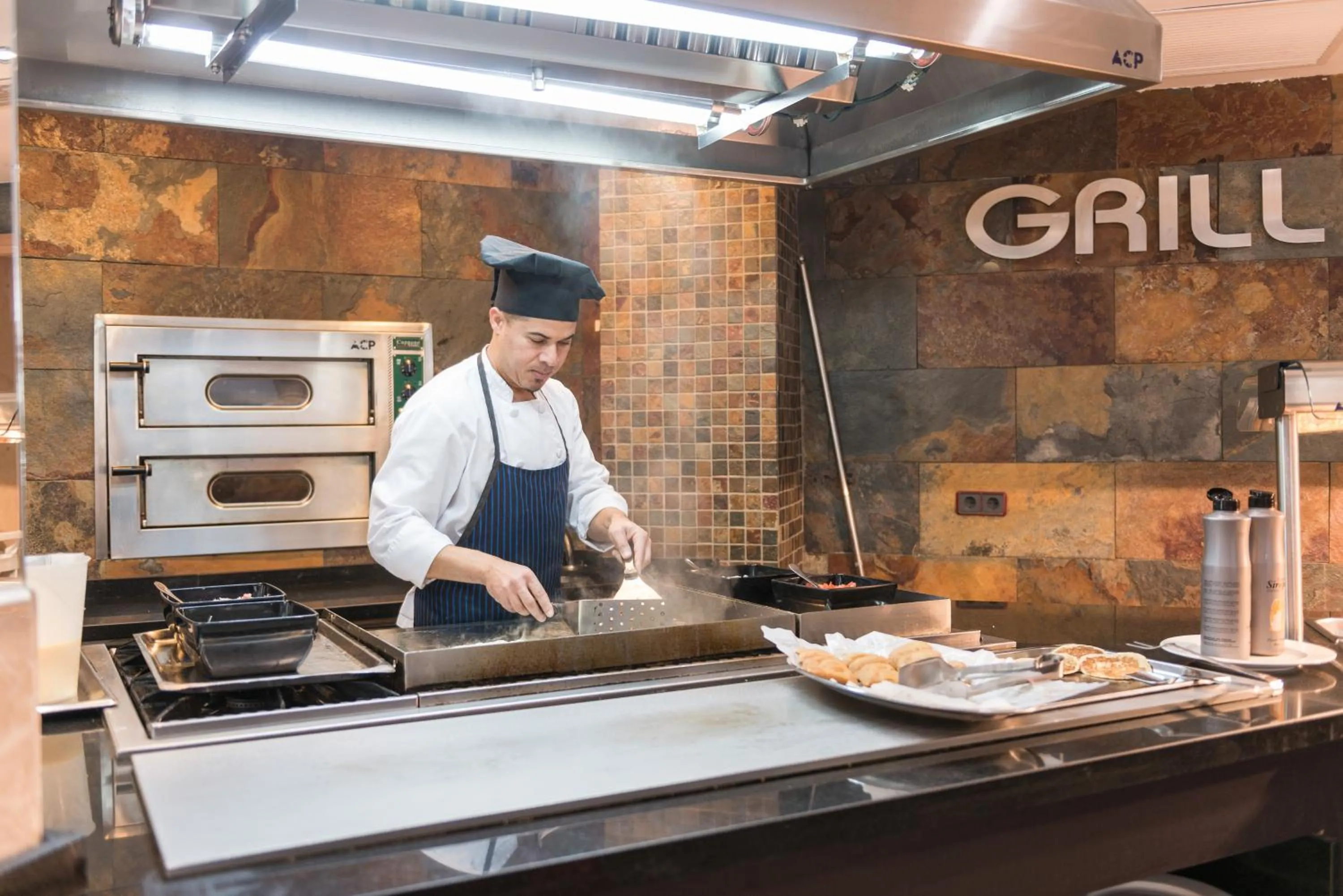 Meals in Hotel Torre Azul & Spa - Adults Only