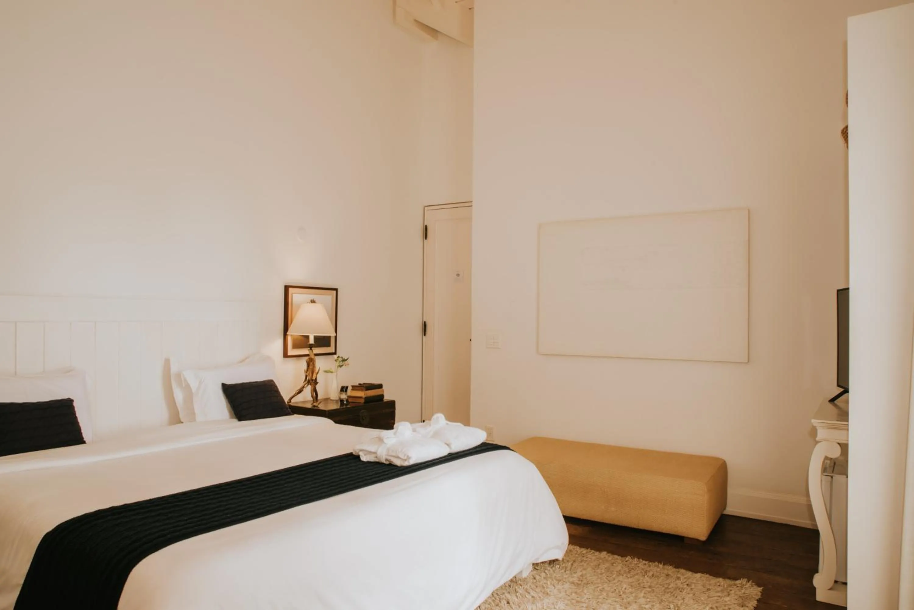 Bedroom, Bed in Roots Resort