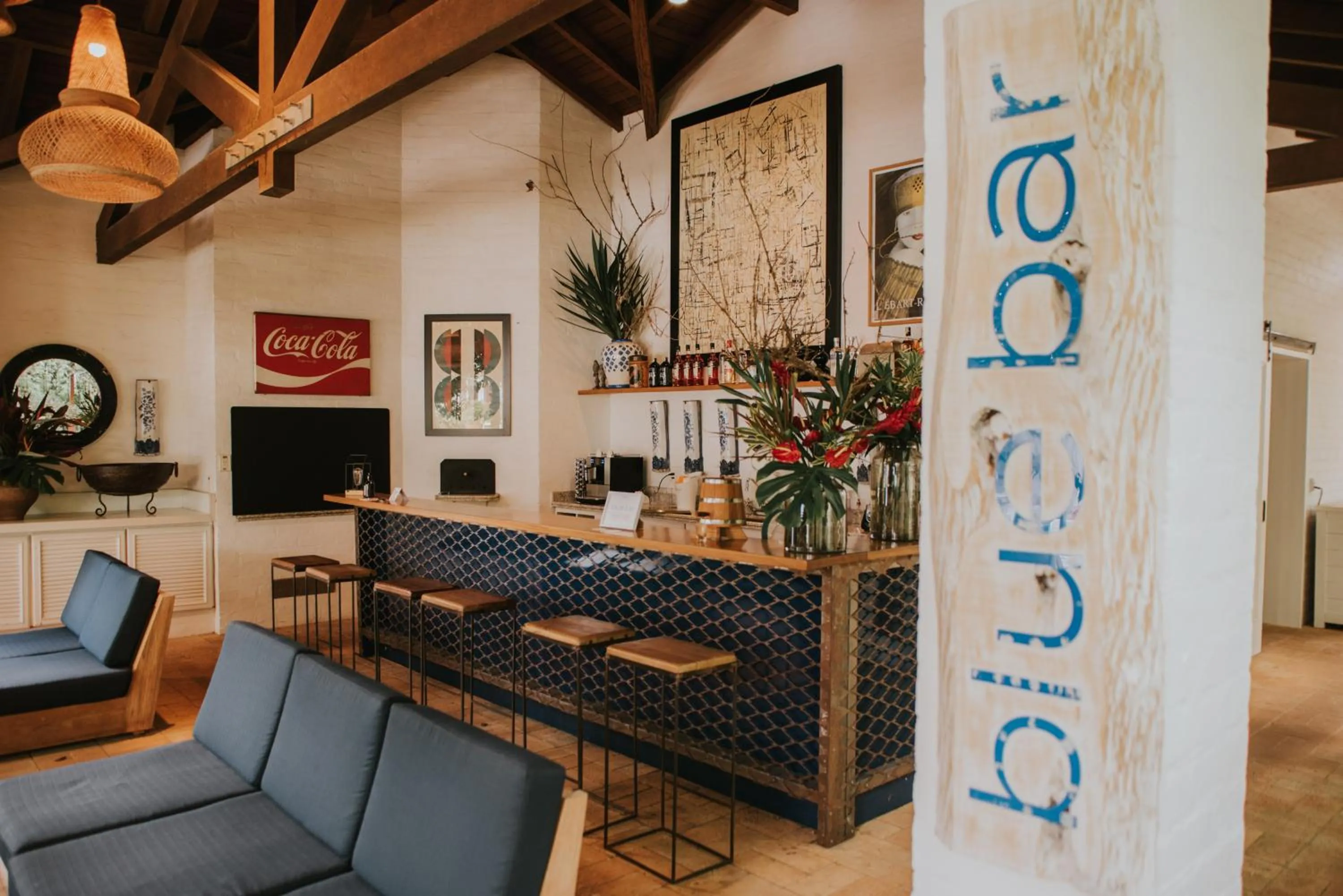 Lounge or bar in Roots Resort