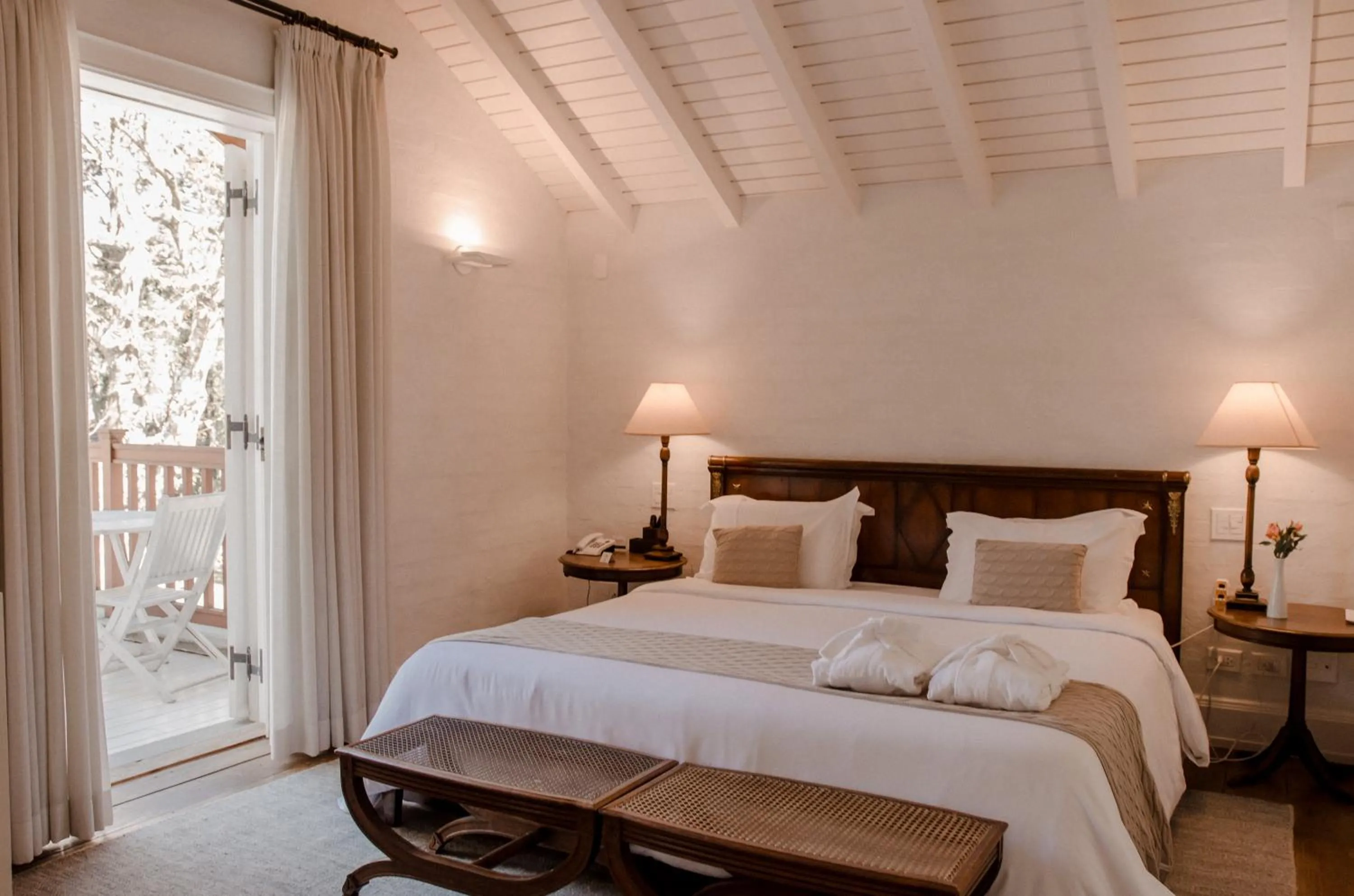 Bedroom, Bed in Roots Resort