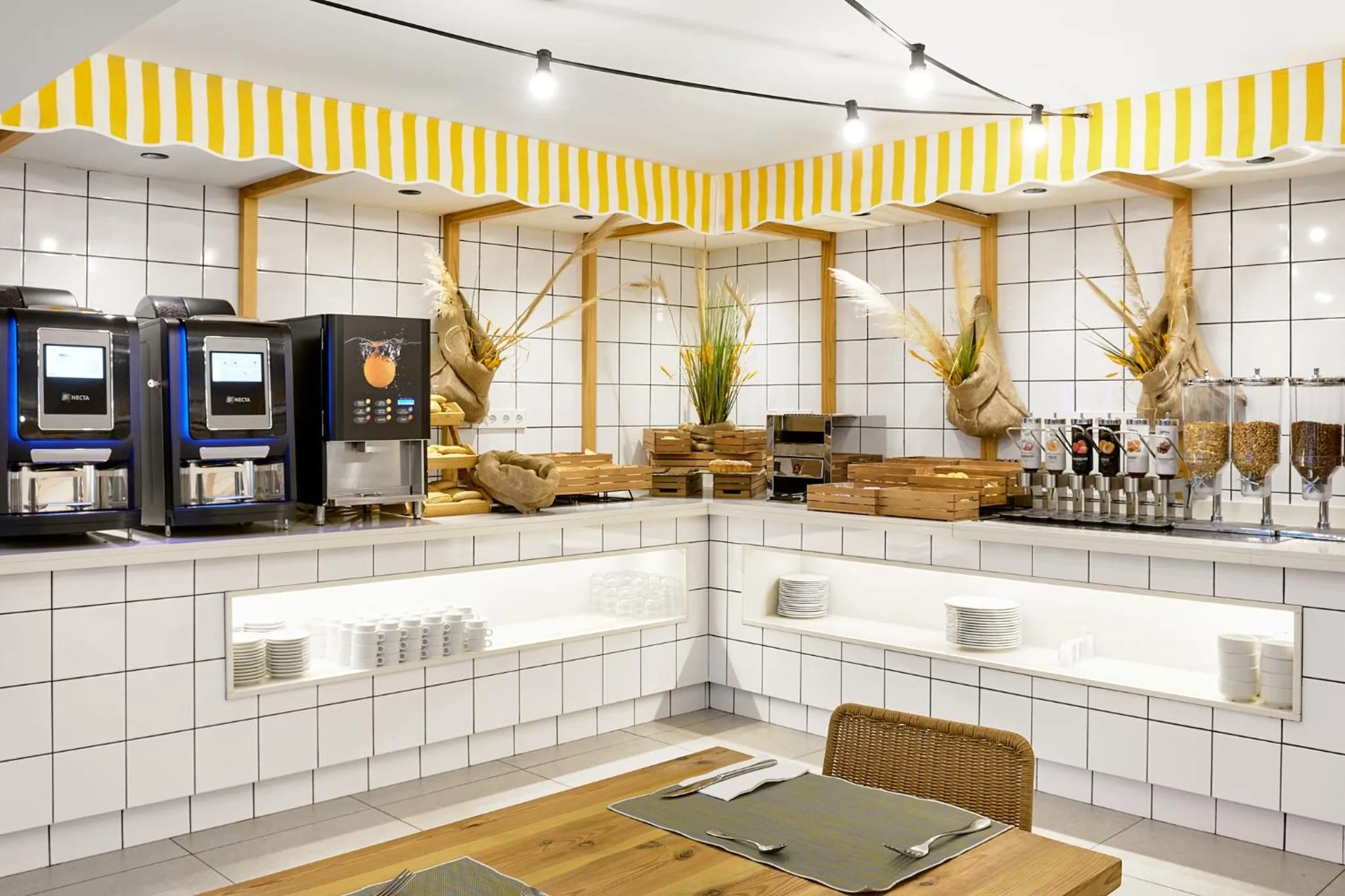 Food and drinks in tent Capi Playa