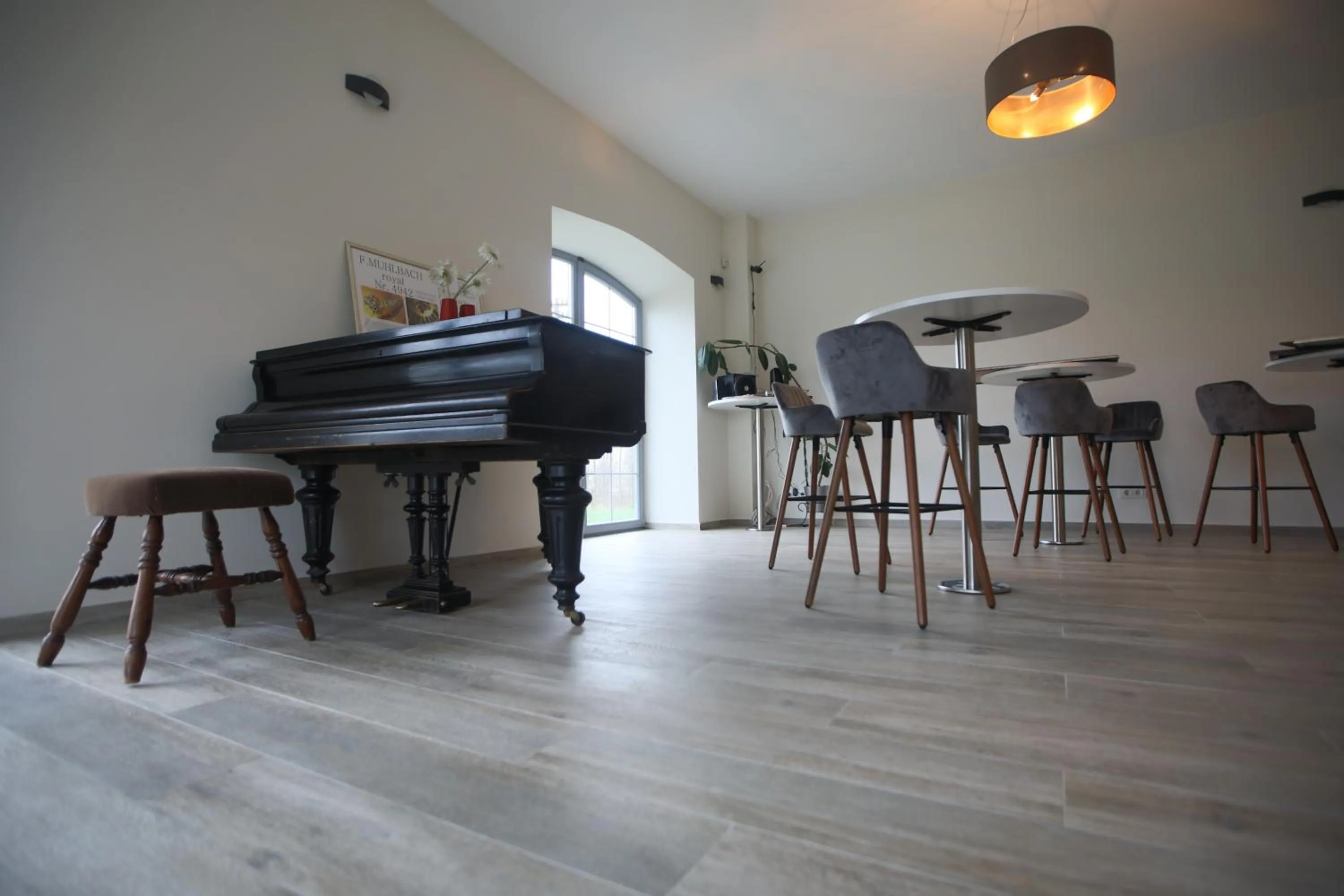 Restaurant/places to eat in Auroradream