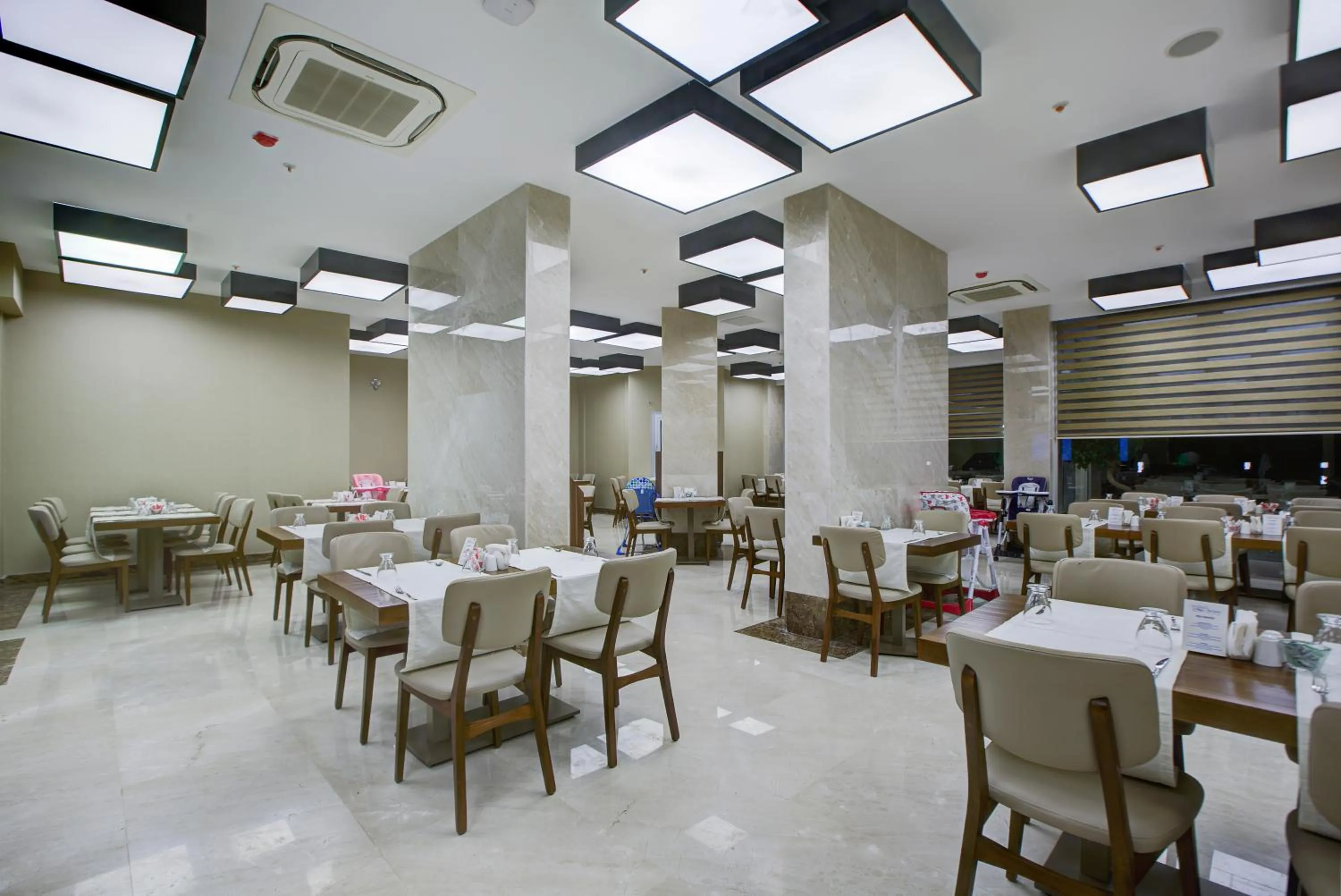 Restaurant/places to eat in Marpessa Blue Beach Resort & SPA Hotel