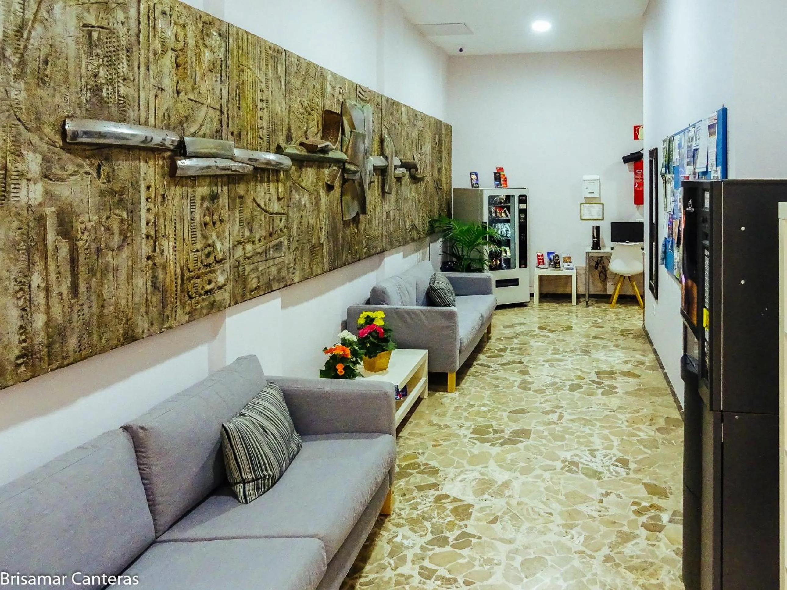 Communal lounge/ TV room in Brisamar Canteras
