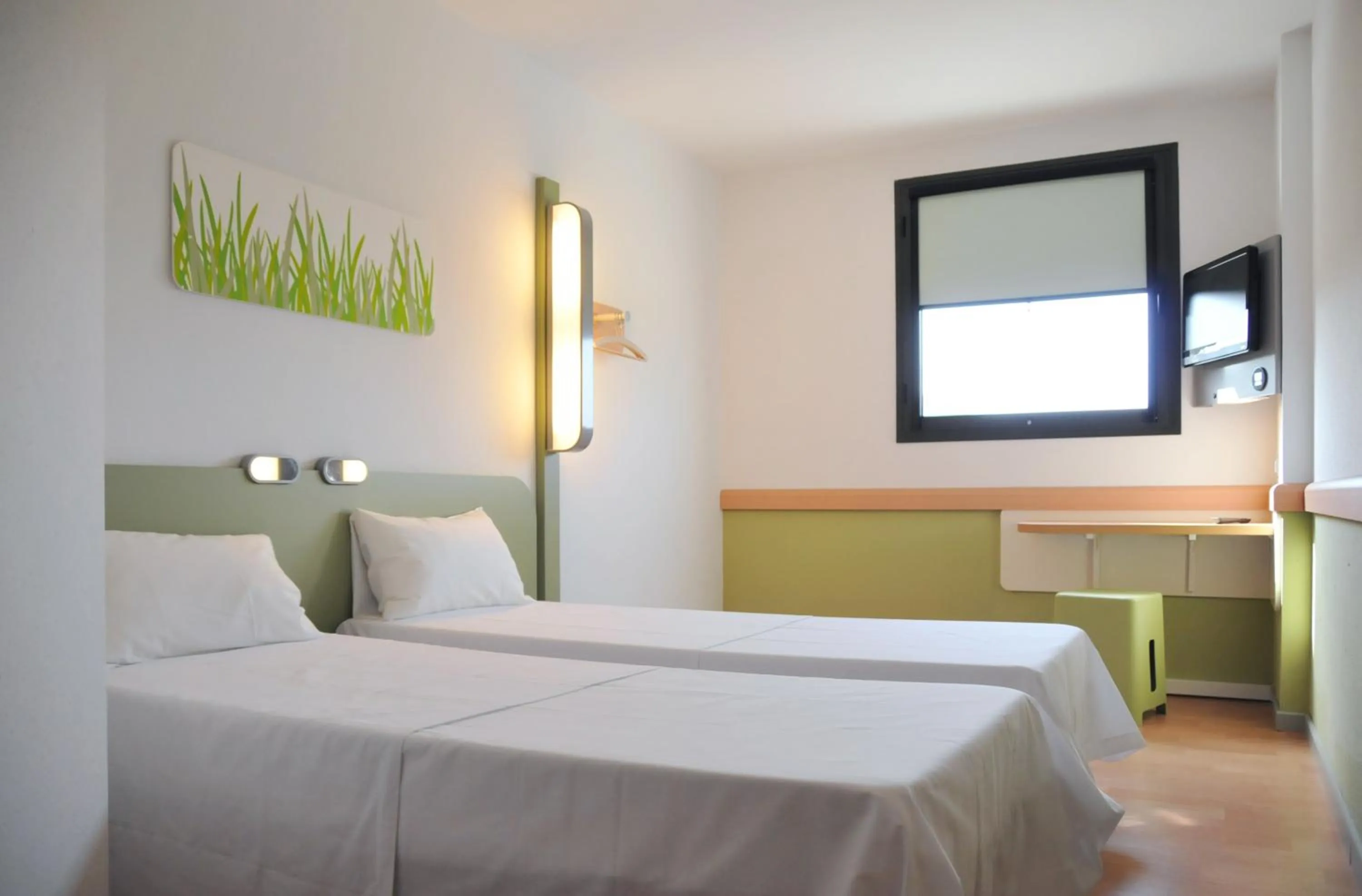 Bed in Ibis Budget Girona Costa Brava