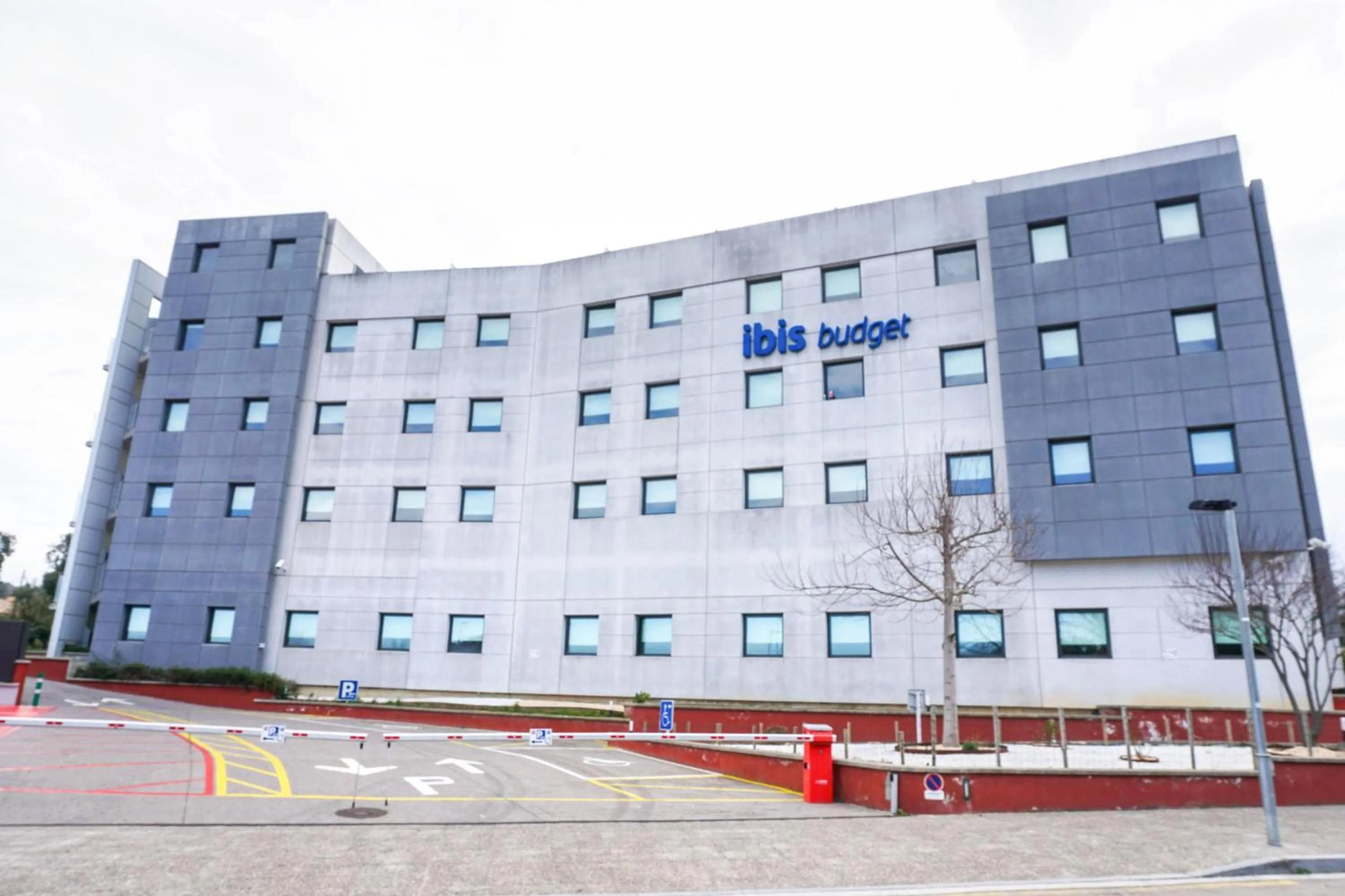 Property building in Ibis Budget Girona Costa Brava