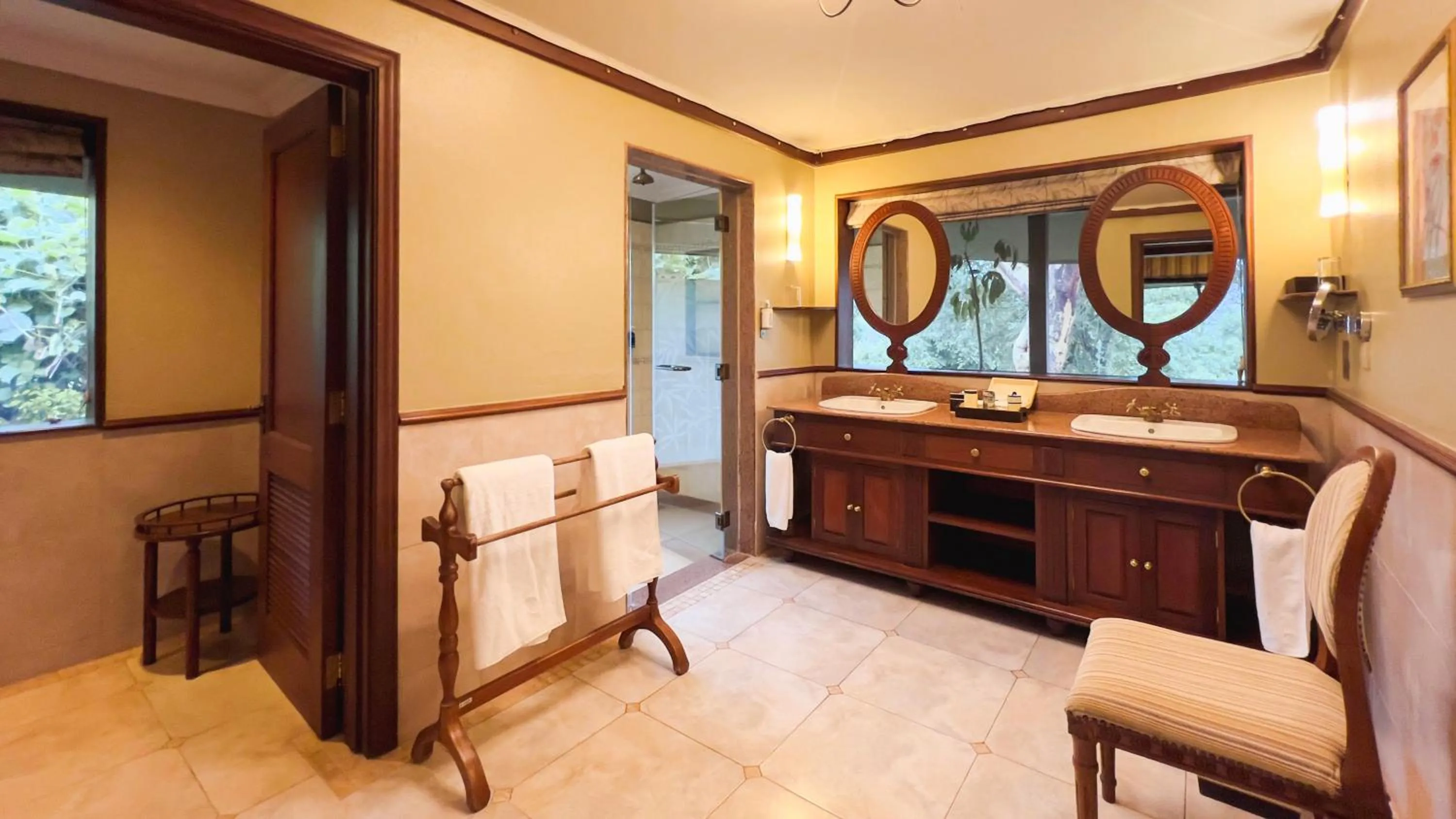 Bathroom in Lake Elmenteita Serena Camp