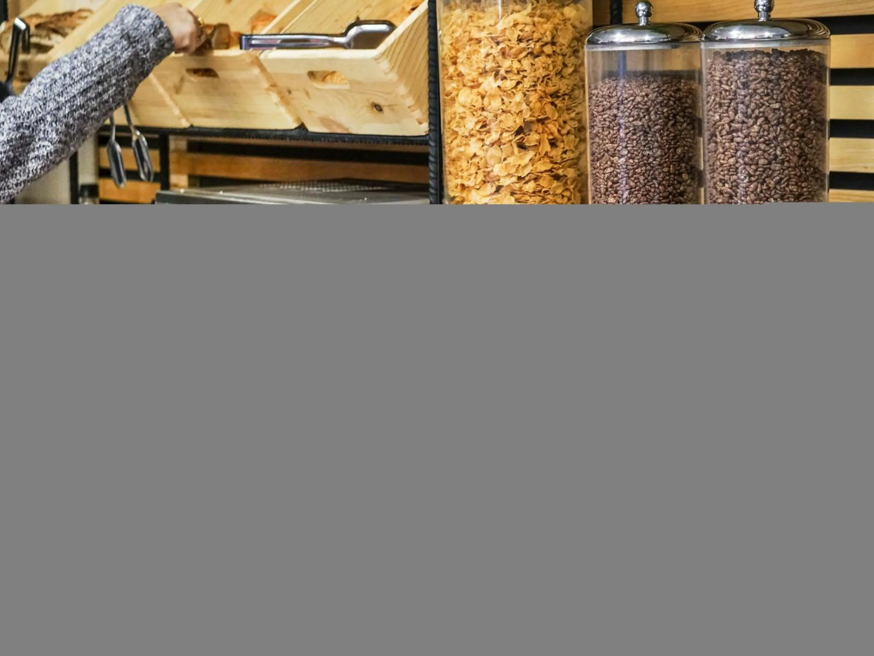 Restaurant/places to eat in Ibis Girona