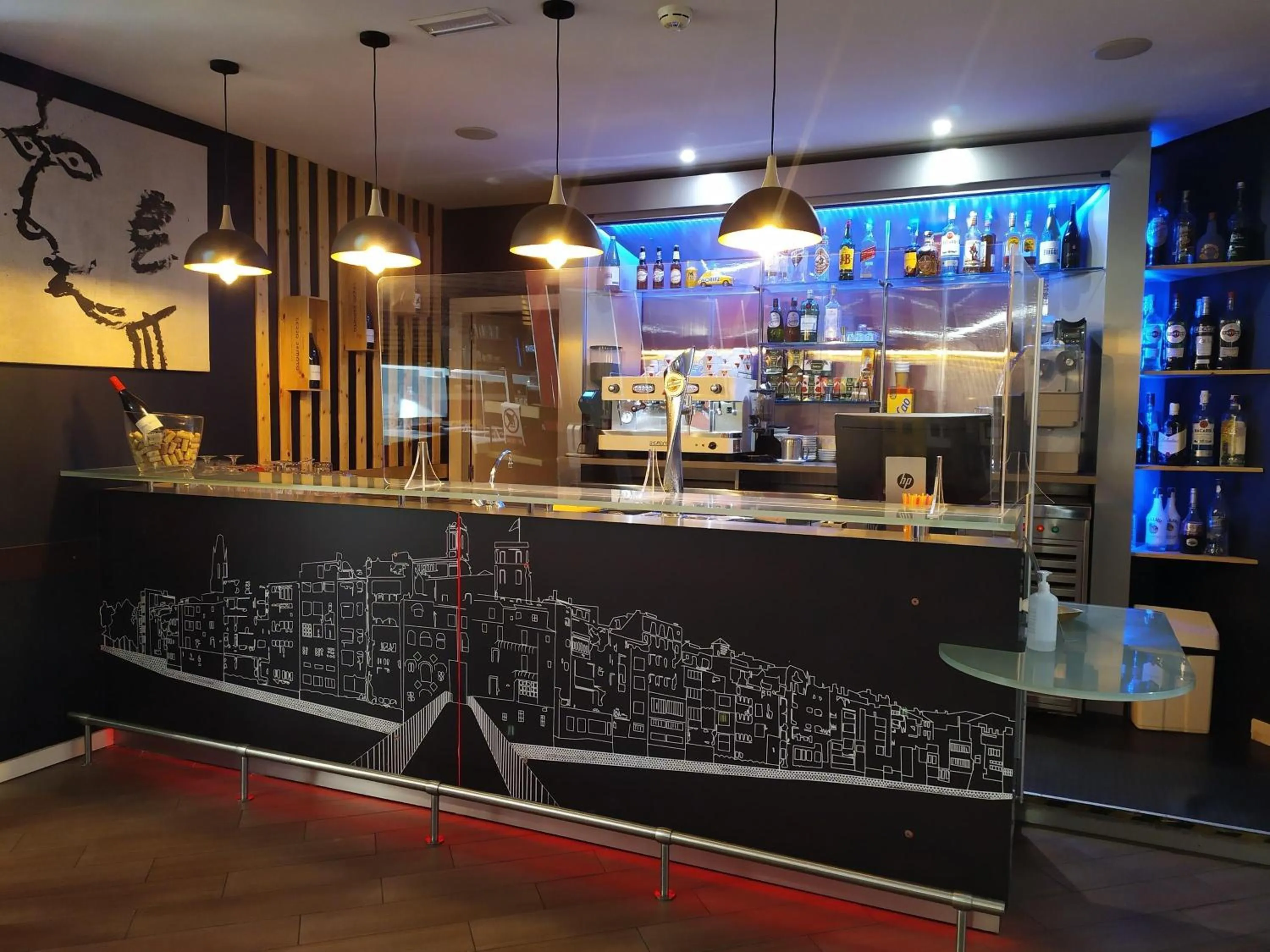 Lounge or bar in Ibis Girona