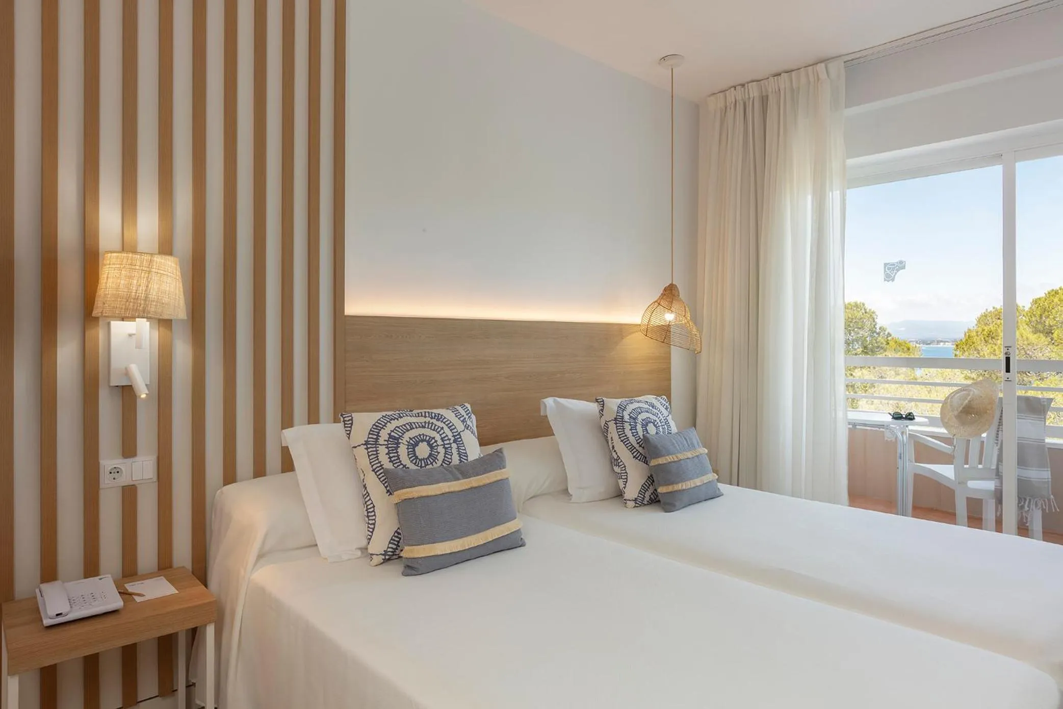 Sea view, Bed in Hotel Cala Font