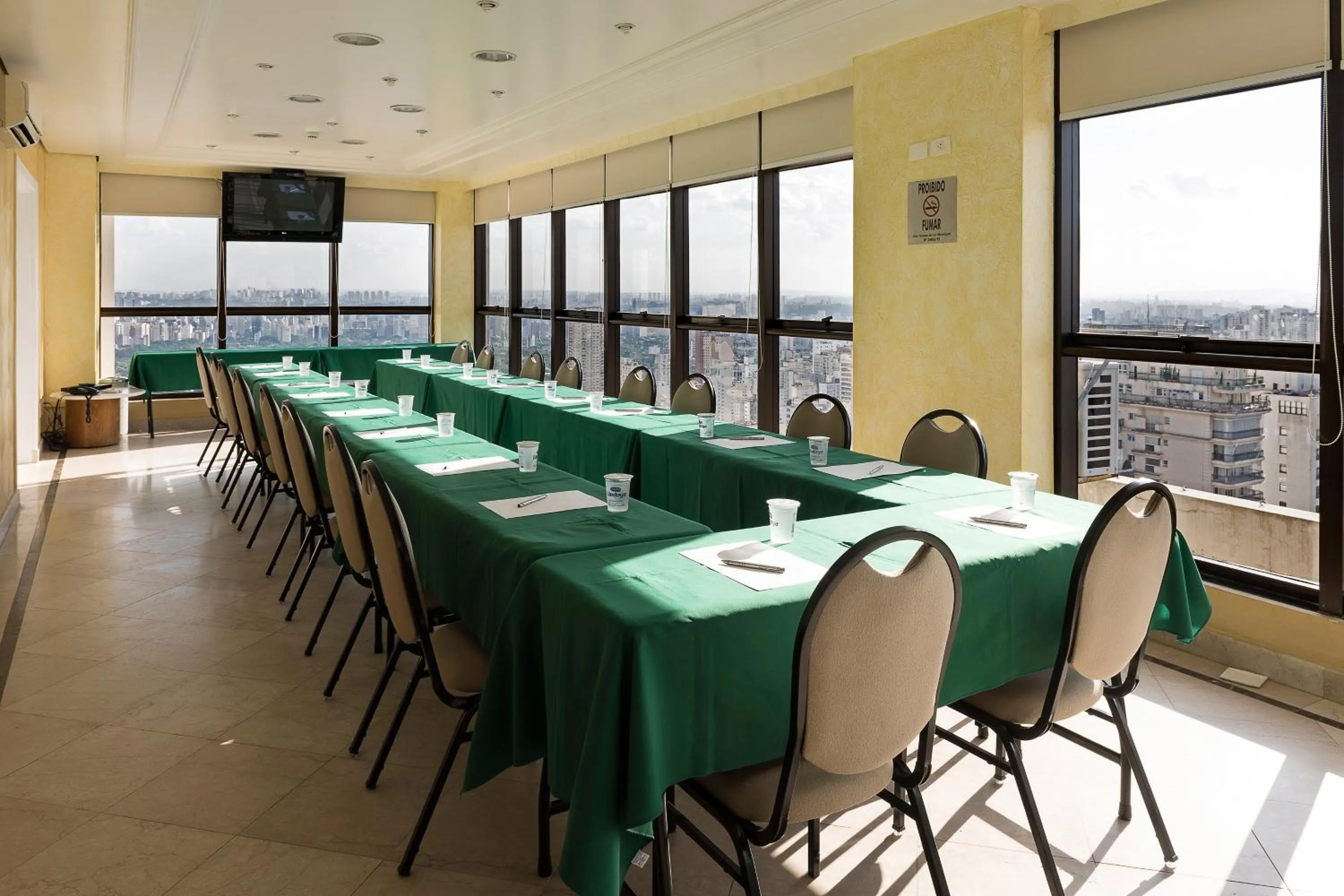 Meeting/conference room in Central Park Flat Jardins