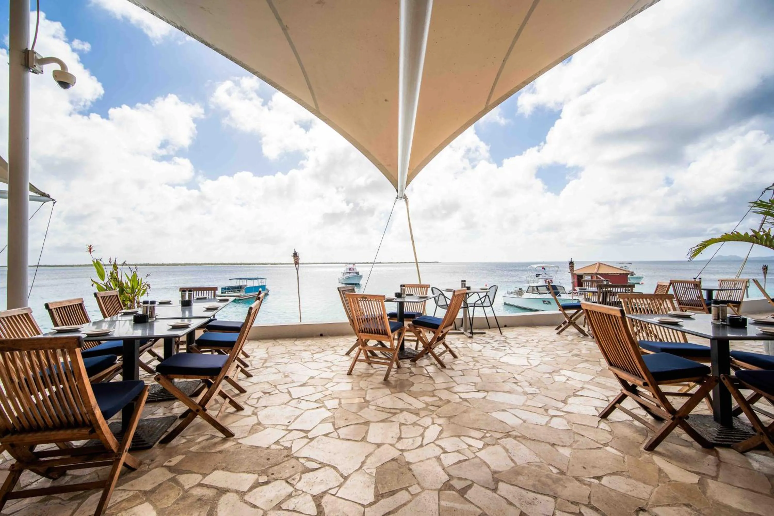 Restaurant/places to eat in Captain Don's Habitat