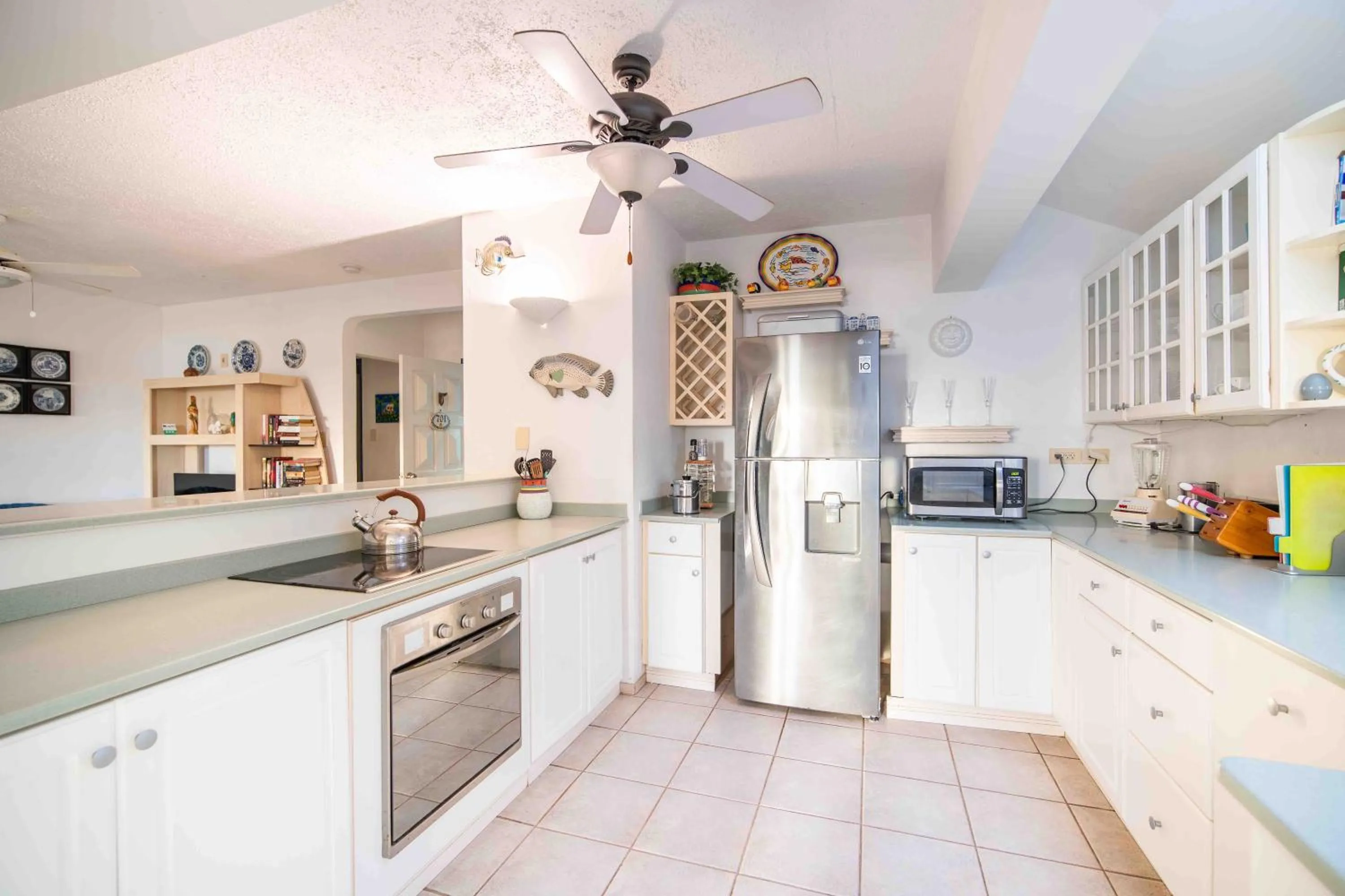 Kitchen or kitchenette in Captain Don's Habitat