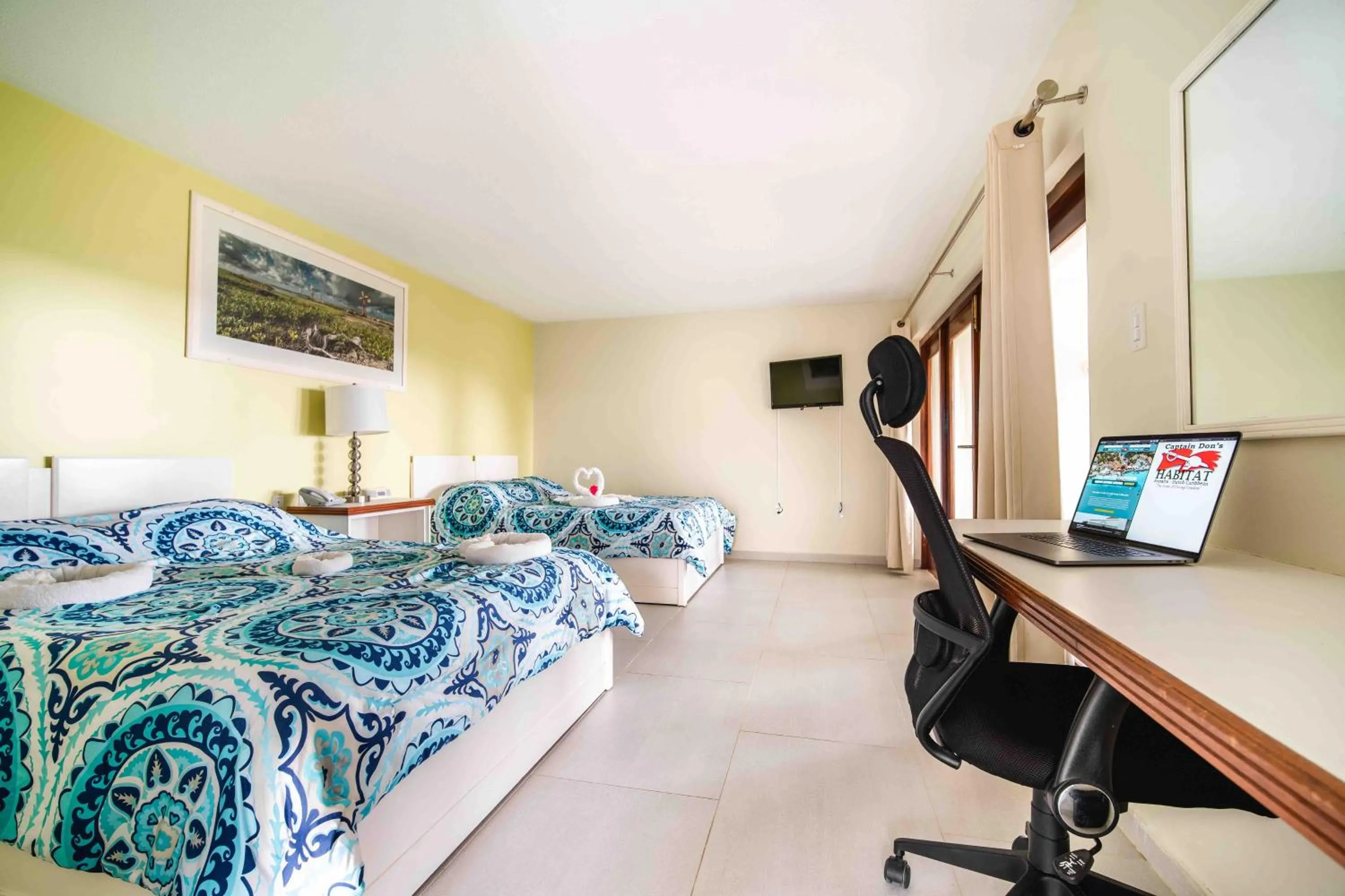 Photo of the whole room, Bed in Captain Don's Habitat