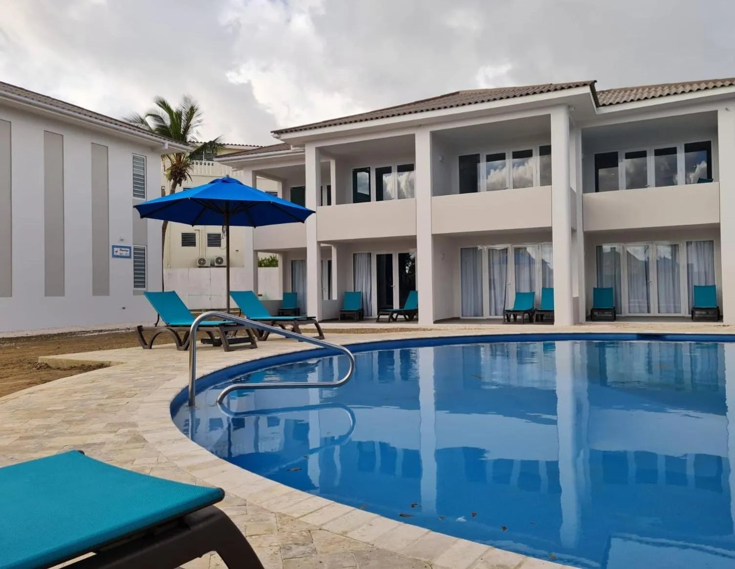 Swimming pool in Captain Don's Habitat