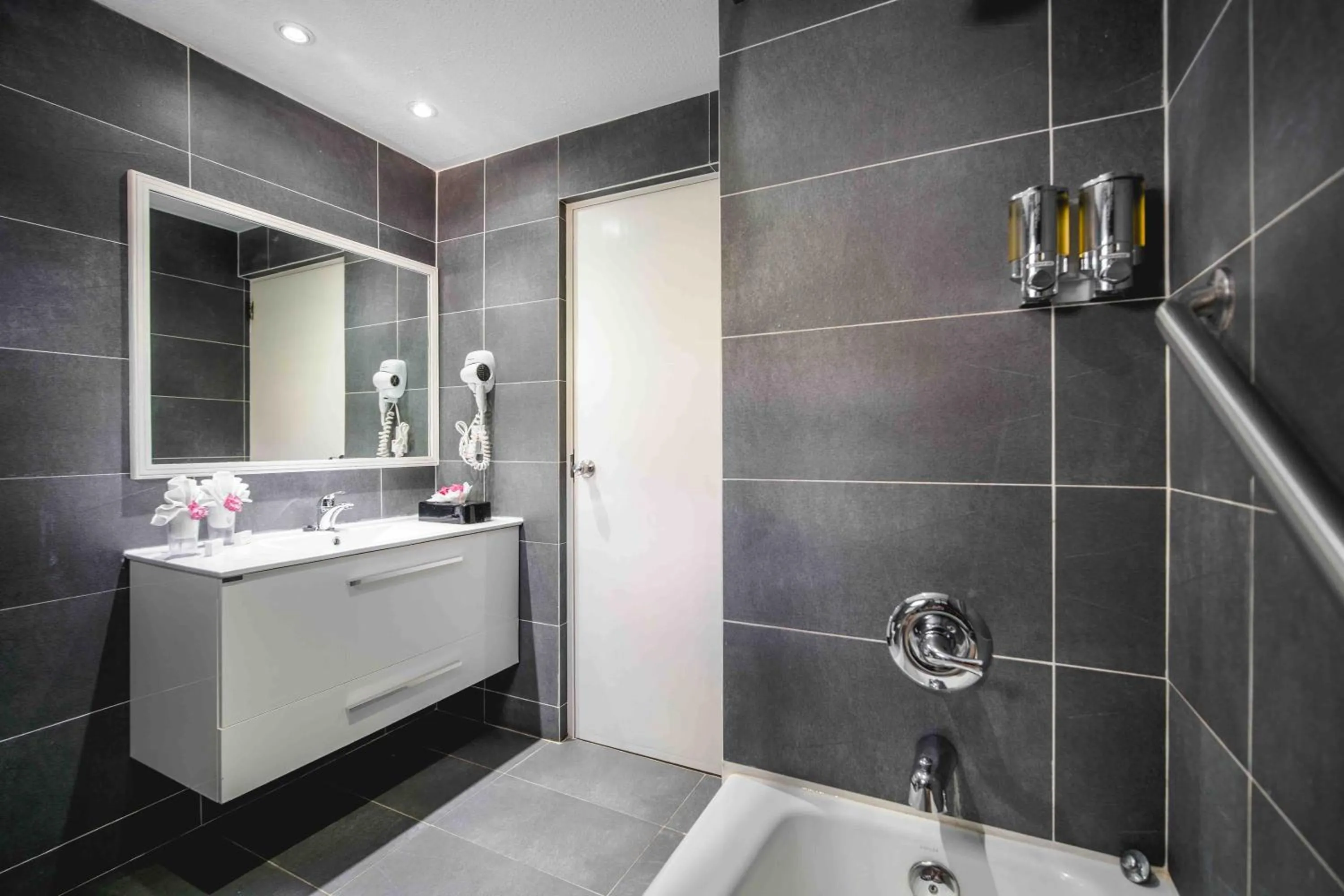 Bathroom in Captain Don's Habitat