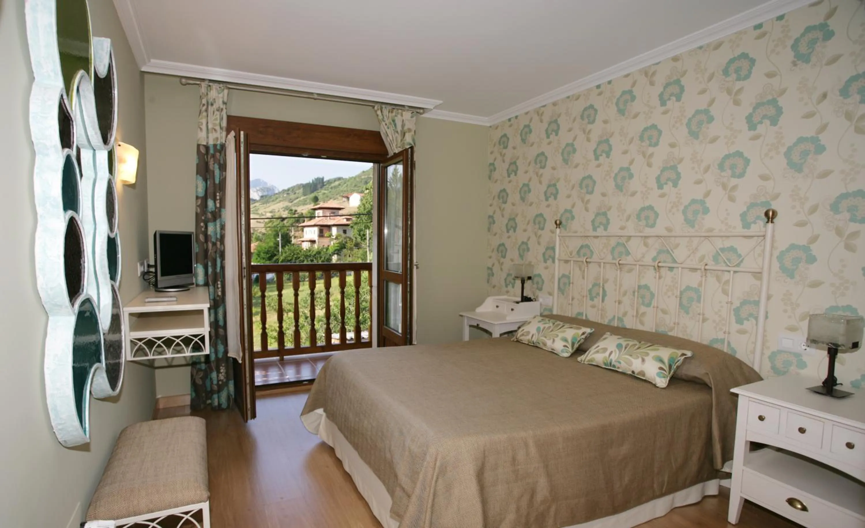 Photo of the whole room, Bed in Posada El Corcal de Liébana