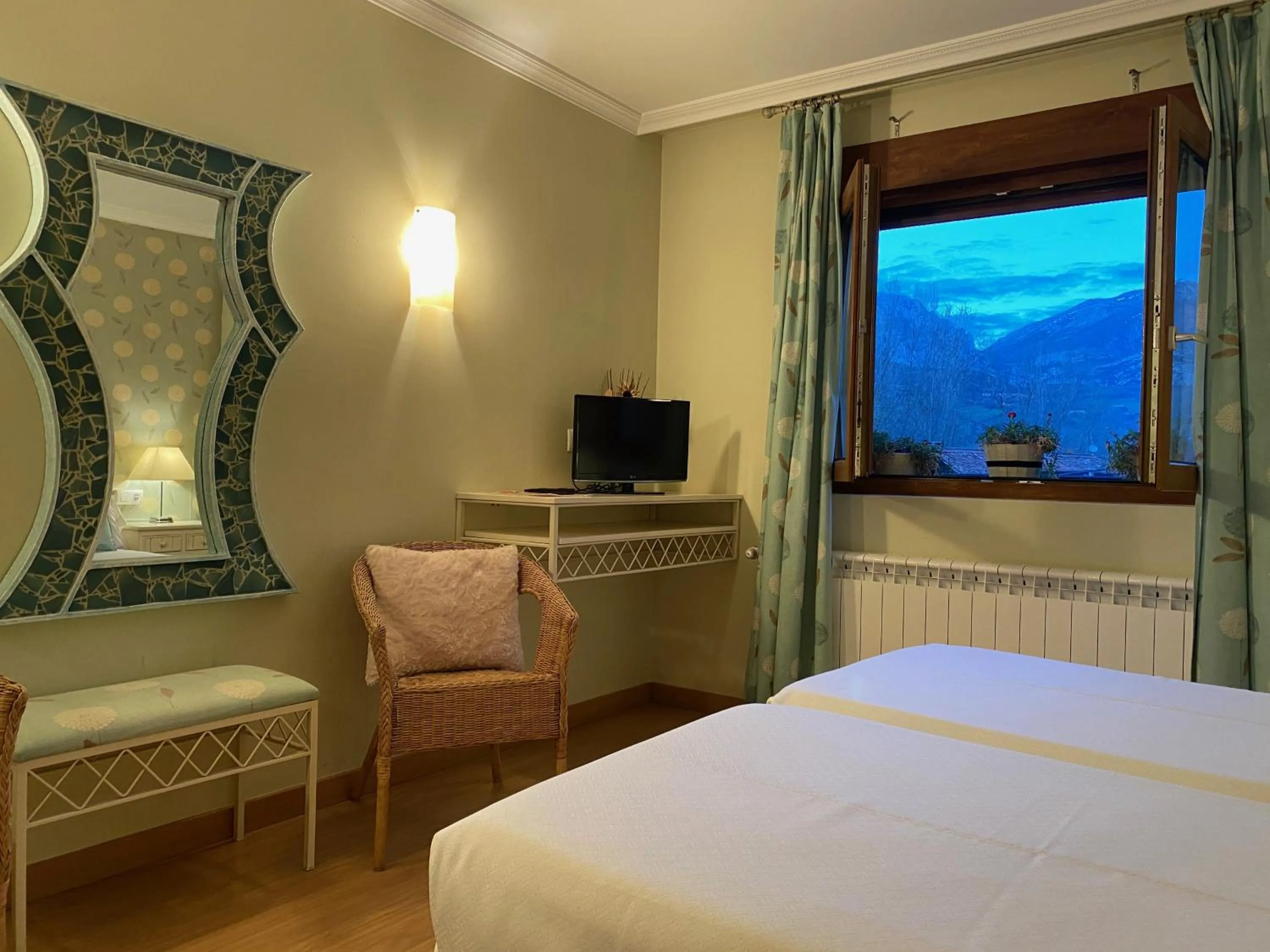 View (from property/room), Bed in Posada El Corcal de Liébana